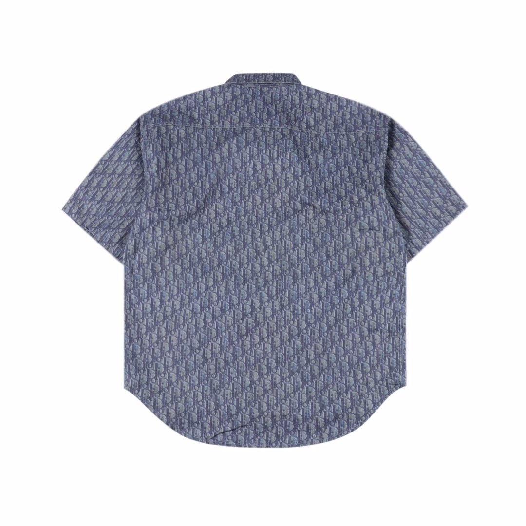 Dior CD twill full print short-sleeved shirtGenuine 20553 purchase, custom-made 10*10 textured cotton fabric (differentiated from market fabrics), fabric printing, positioning cutting bed, custom-made 1:1 I-shaped buckle, custom-made 1:1 logo, loose fit