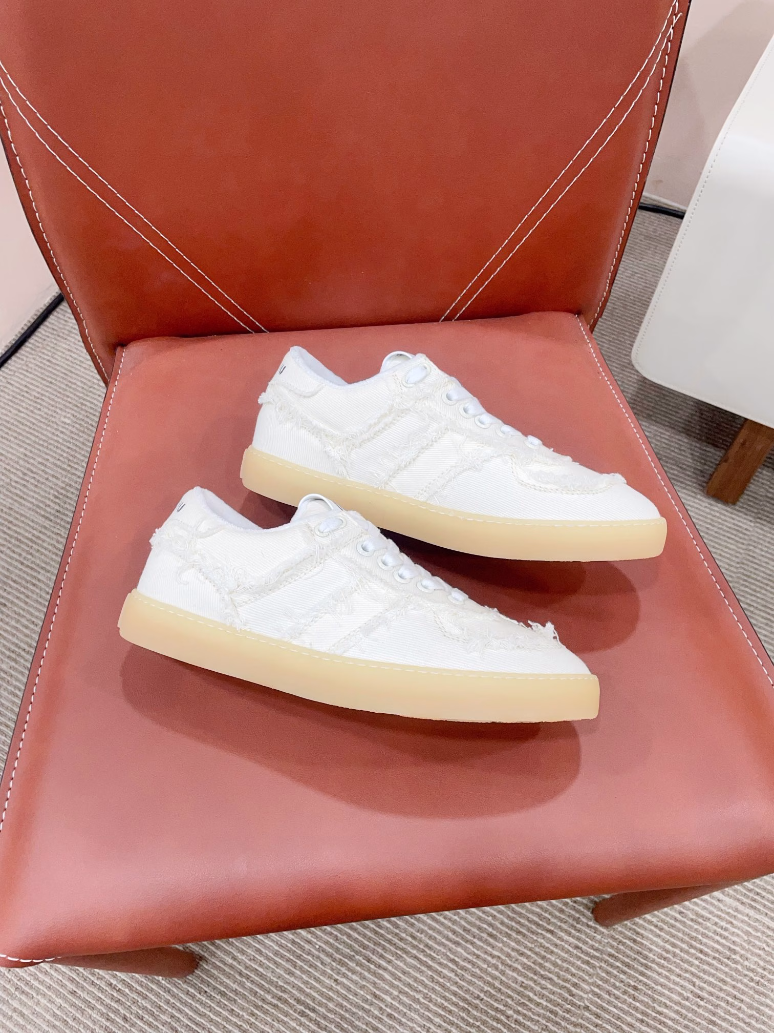 Miu Mi*24ss Spring/Summer Miu Miu Lace-up Sneakers | Casual shoes, lace-up thick-soled shoes, casual height-increasing, versatile, trendy little white, trendy shoe girls. 