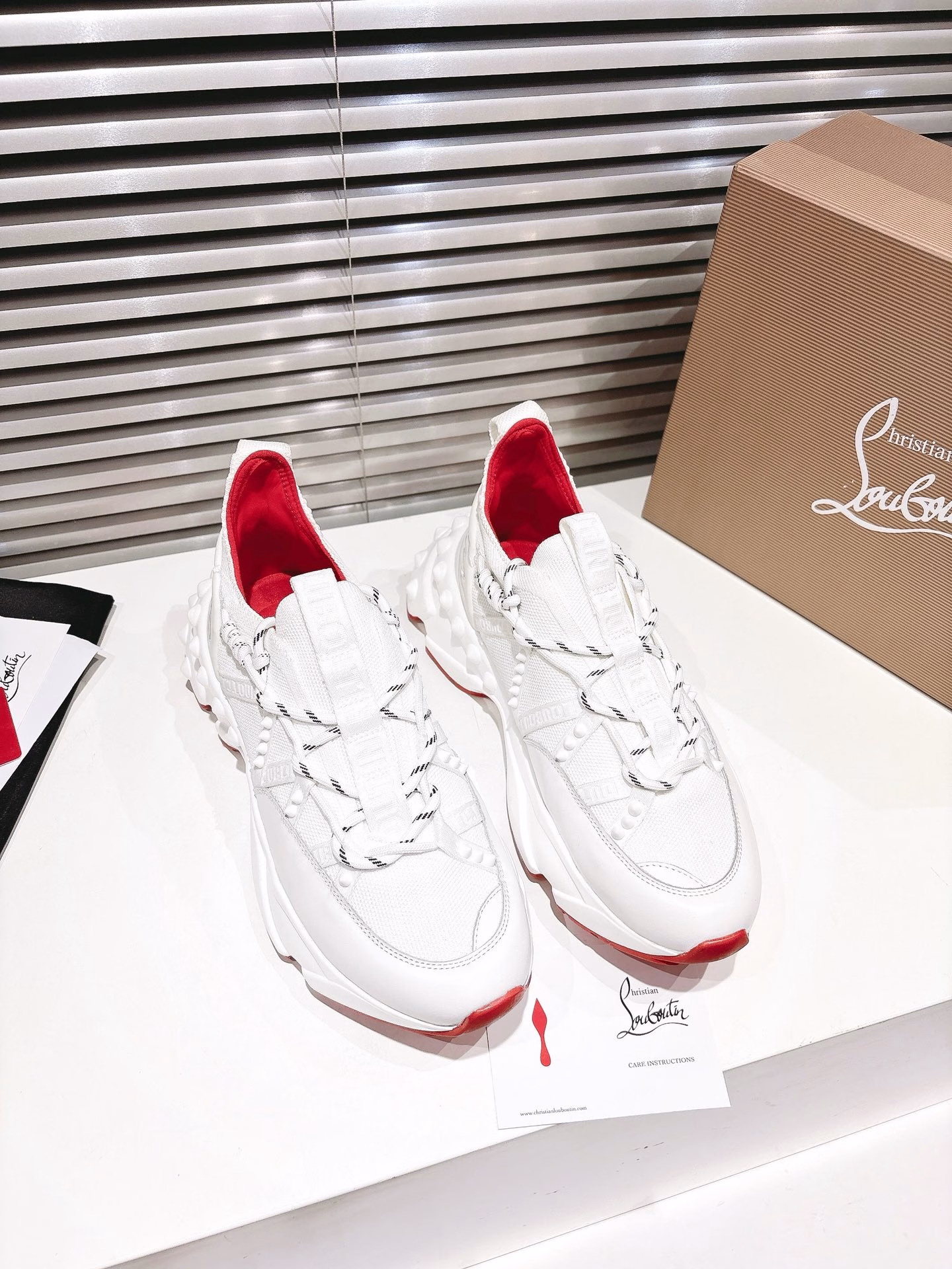 𝑪𝒉𝒓𝒊𝒔𝒕𝒊𝒂𝒏 𝑳𝒐𝒖𝒃𝒐𝒖𝒕𝒊𝒏The inspiration for Trailnrun sneakers comes from the world of trail running, and it combines multiple materials. This Albatre white and Rockie grey sneakers are made of calfskin, mesh and neoprene, and there is a heel label with the Christian Louboutin logo on the toe. It is renowned for its technical features, such as the lightweight two-tone sole and the anatomical heel. This pair of shoes is also decorated with pointed nails marked with color tones.