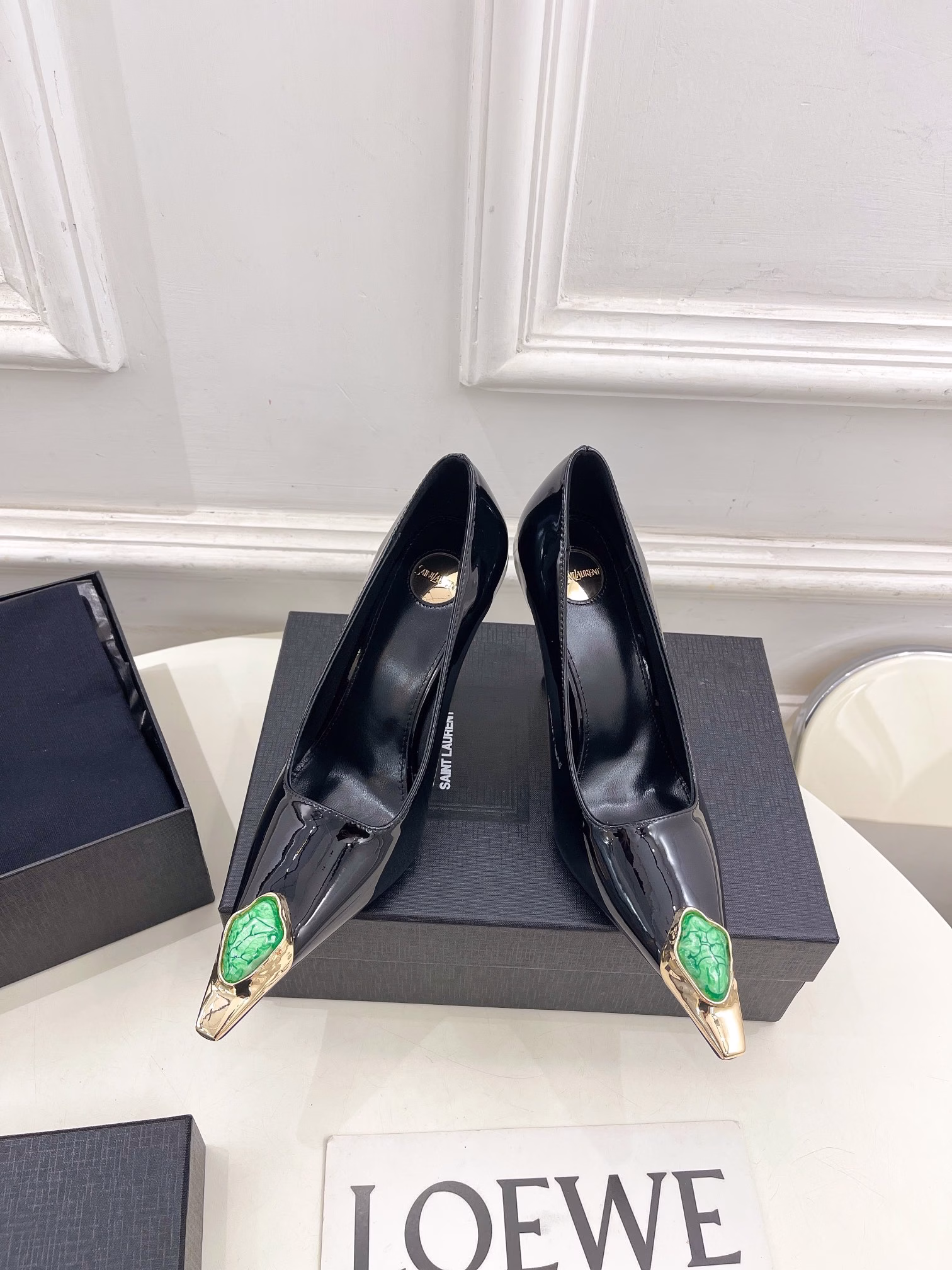 SAIN*LAURENT's new Spring/Summer 2025 collection, including high-heeled single shoes made of stone patent leather, is now availableTop edition ‼ ️YSL 's super BEAUTIFUL one of the hate heaven high series is launched with a new interpretation! Full of a sense of luxury! The fashion level is off the charts! You can freely match any dress or skirt.