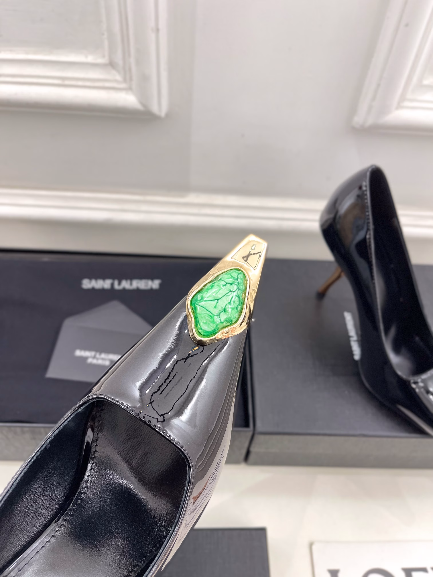 SAIN*LAURENT's new Spring/Summer 2025 collection, including high-heeled single shoes made of stone patent leather, is now availableTop edition ‼ ️YSL 's super BEAUTIFUL one of the hate heaven high series is launched with a new interpretation! Full of a sense of luxury! The fashion level is off the charts! You can freely match any dress or skirt.