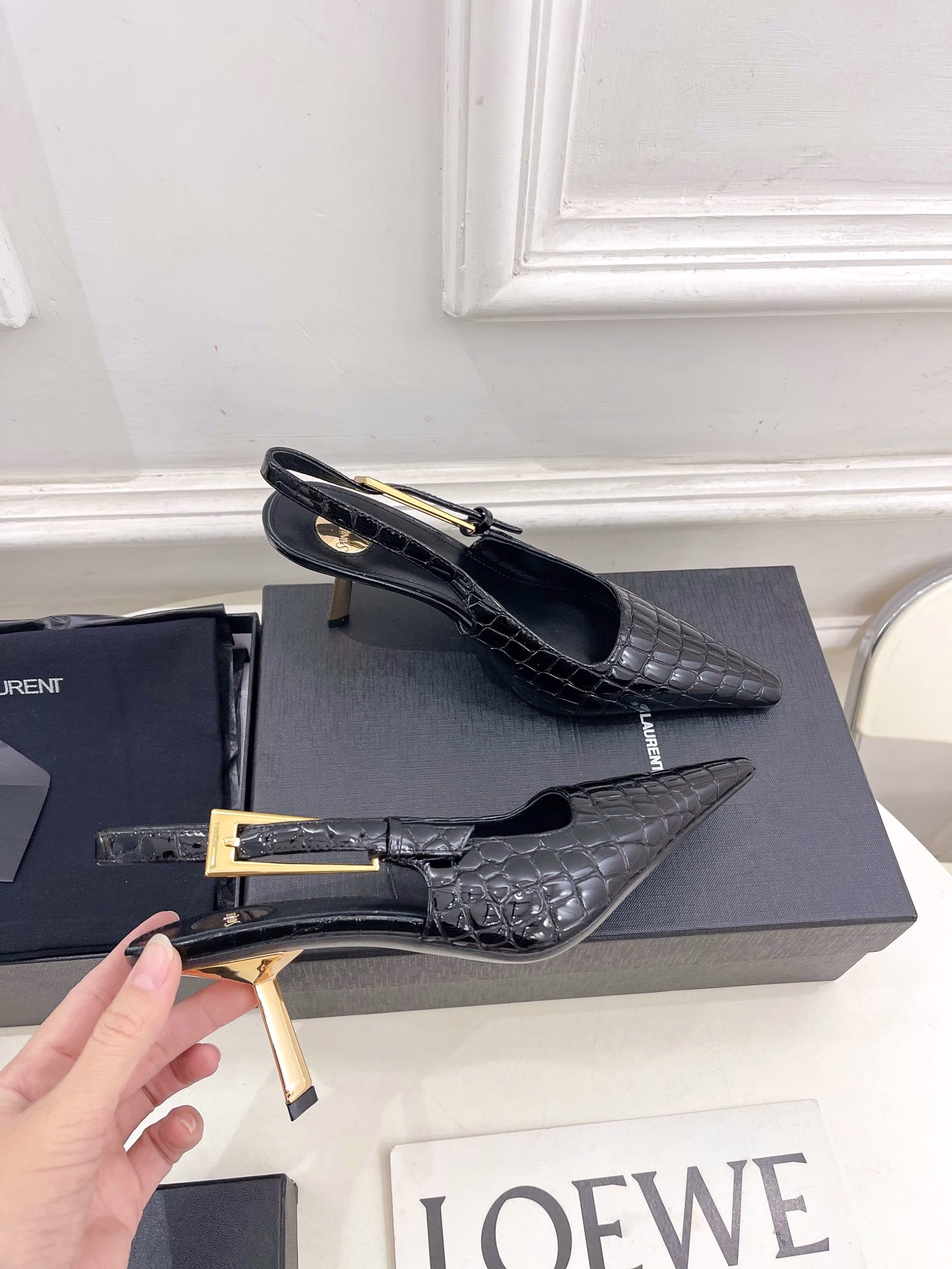 SAIN*LAURENT 's Pre-Fall 2025 collection, LEE, features pointe square sandals with bare heels at ☑️Top edition ‼ ️YSL 's super BEAUTIFUL one of the hate heaven high series is launched with a new interpretation! Full of a sense of luxury! The fashion level is off the charts! You can freely match any dress or skirt.