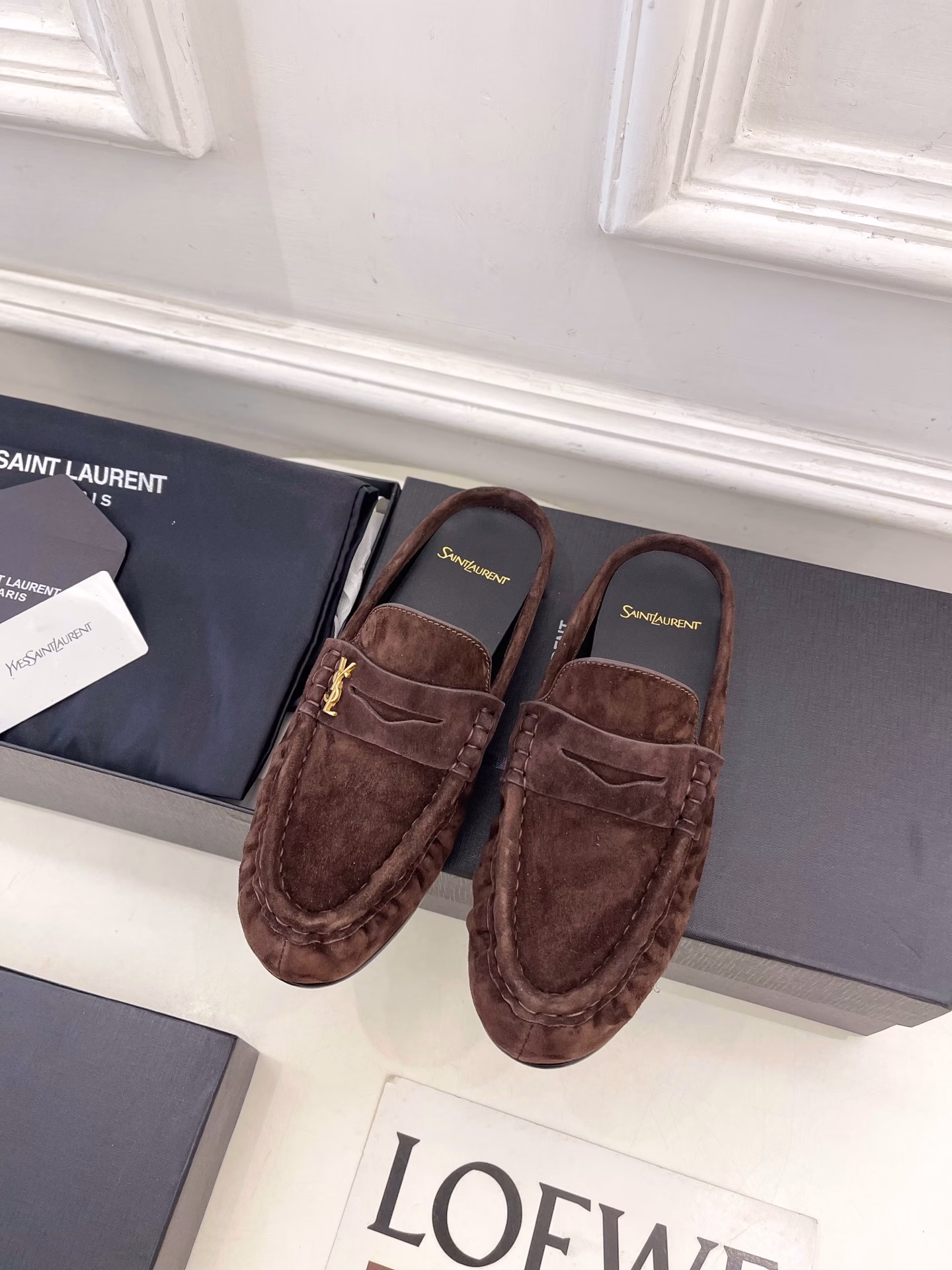 SAIN*LAURENT's 2025 early spring new collection, YSL Muller shoes with toe caps and half slippers, is now availableTop edition ‼ ️YSL 's super BEAUTIFUL ONE is launched with a new interpretation! The minimalist style design is super flattering for leg shapes, featuring a retro and fashionable lookIt looks good in any combination!