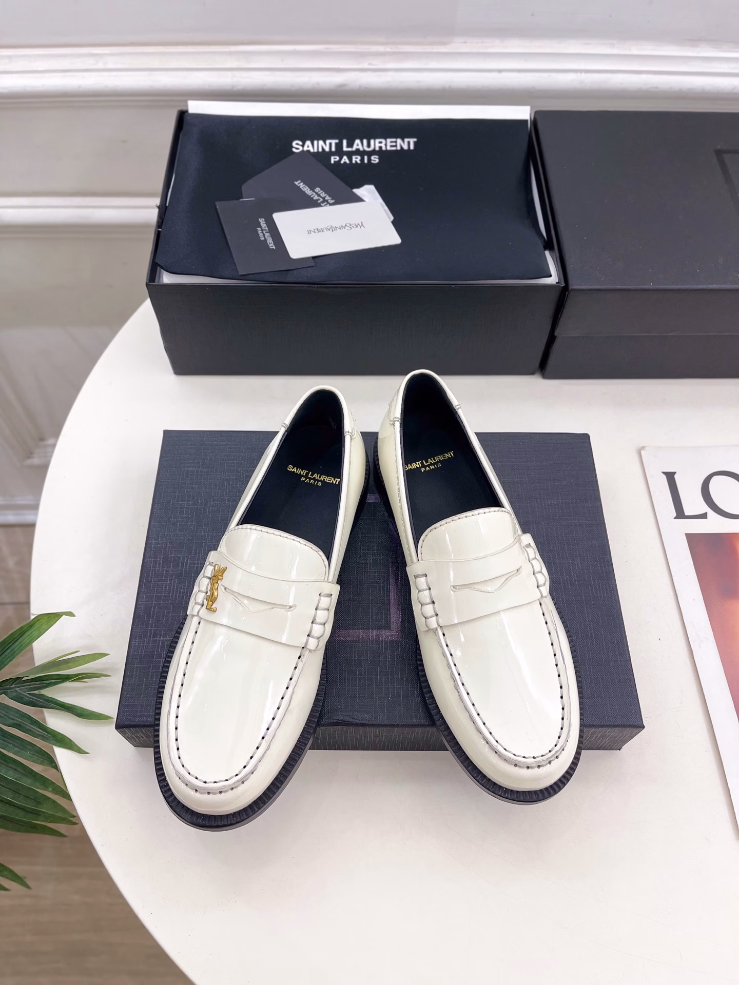 SAIN*LAURENT's 2025 early spring collection features YSL loafers and small leather shoesTop edition ‼ ️YSL 's super BEAUTIFUL ONE is launched with a new interpretation! The minimalist style design is super flattering for leg shapes, featuring a retro and fashionable look