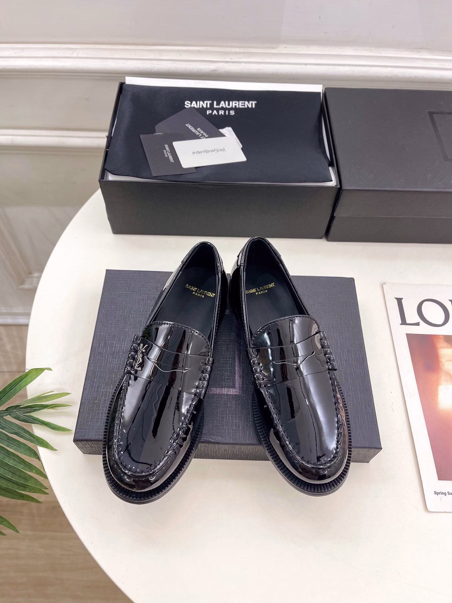 SAIN*LAURENT's 2025 early spring collection features YSL loafers and small leather shoesTop edition ‼ ️YSL 's super BEAUTIFUL ONE is launched with a new interpretation! The minimalist style design is super flattering for leg shapes, featuring a retro and fashionable look