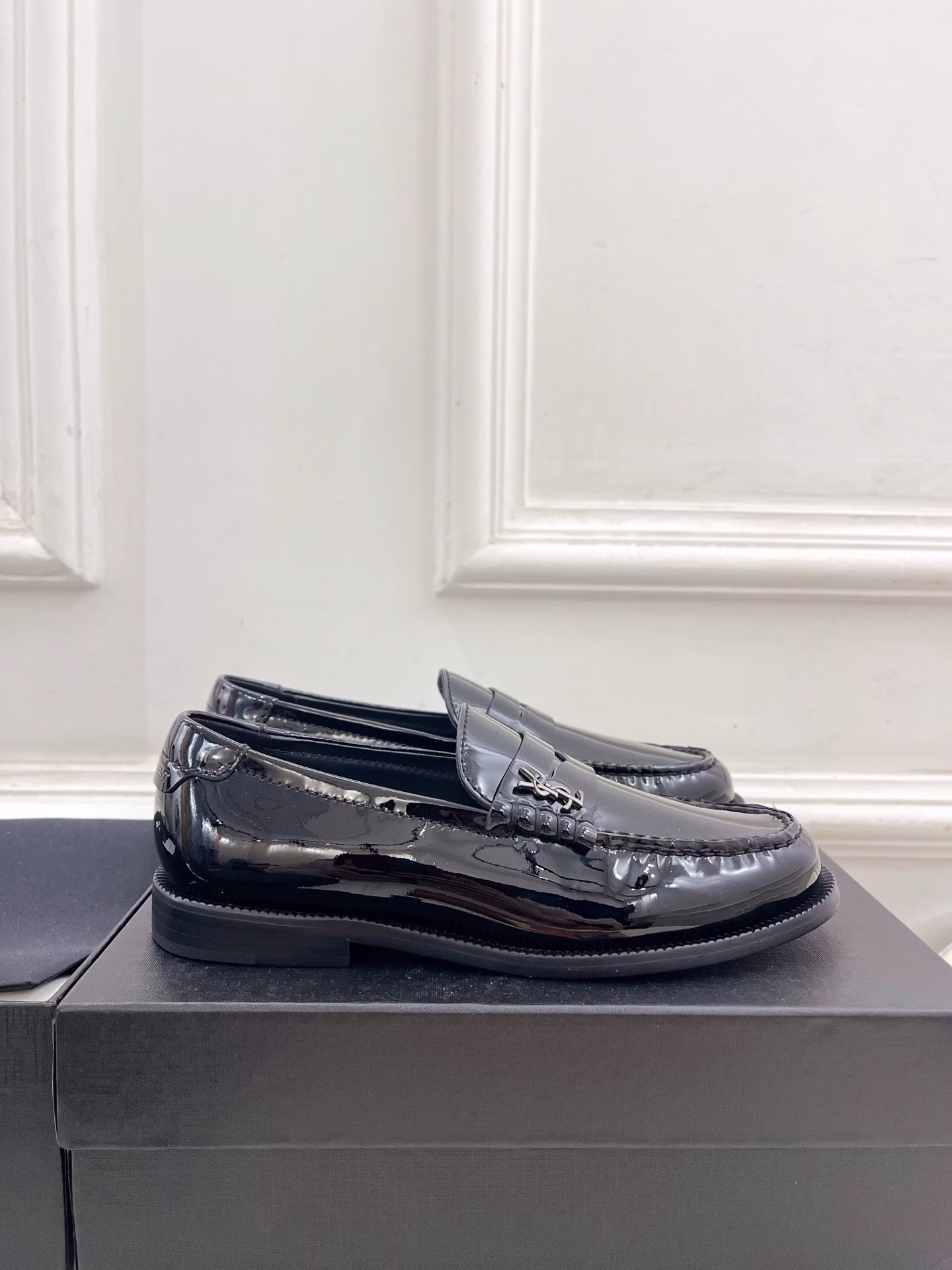 SAIN*LAURENT's 2025 early spring collection features YSL loafers and small leather shoesTop edition ‼ ️YSL 's super BEAUTIFUL ONE is launched with a new interpretation! The minimalist style design is super flattering for leg shapes, featuring a retro and fashionable look