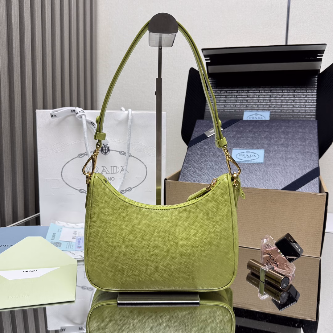 The newly upgraded Hobo🎉 strap detachable 🎉 This versatile handbag features sleek lines and classic details, paired with a detachable chain and adjustable long shoulder strap, and can be carried by hand or crossbody. It is made of Saffiano leather and adorned with a distinctive enameled triangular metal logo. Here comes another timeless bestseller. Kids, hurry up and get it
