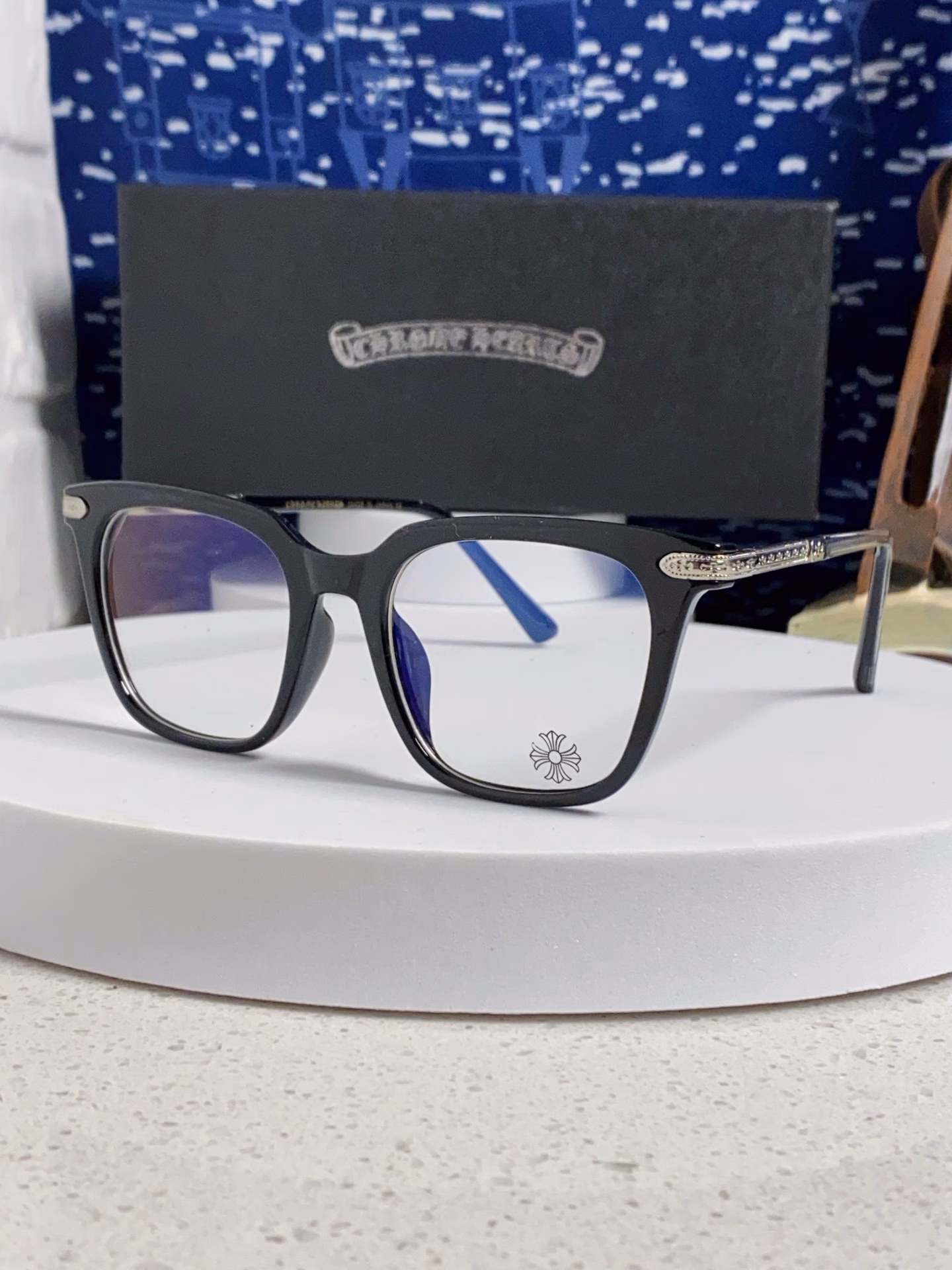 ChromeHearts 2025's new no-makeup wonder black-framed glasses are suitable for both women and men, offering protection against myopia, blue light, radiation and eye care