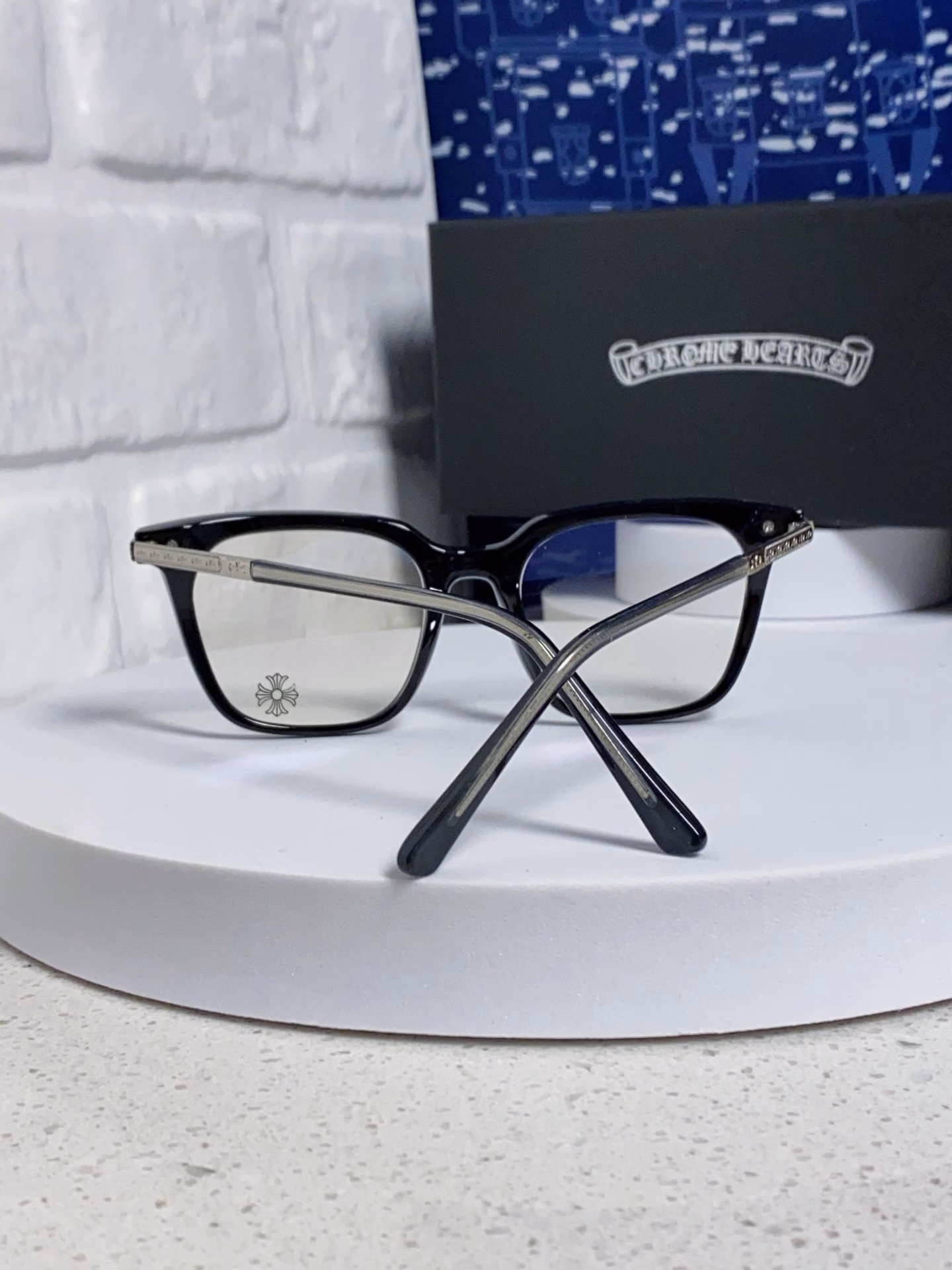 ChromeHearts 2025's new no-makeup wonder black-framed glasses are suitable for both women and men, offering protection against myopia, blue light, radiation and eye care