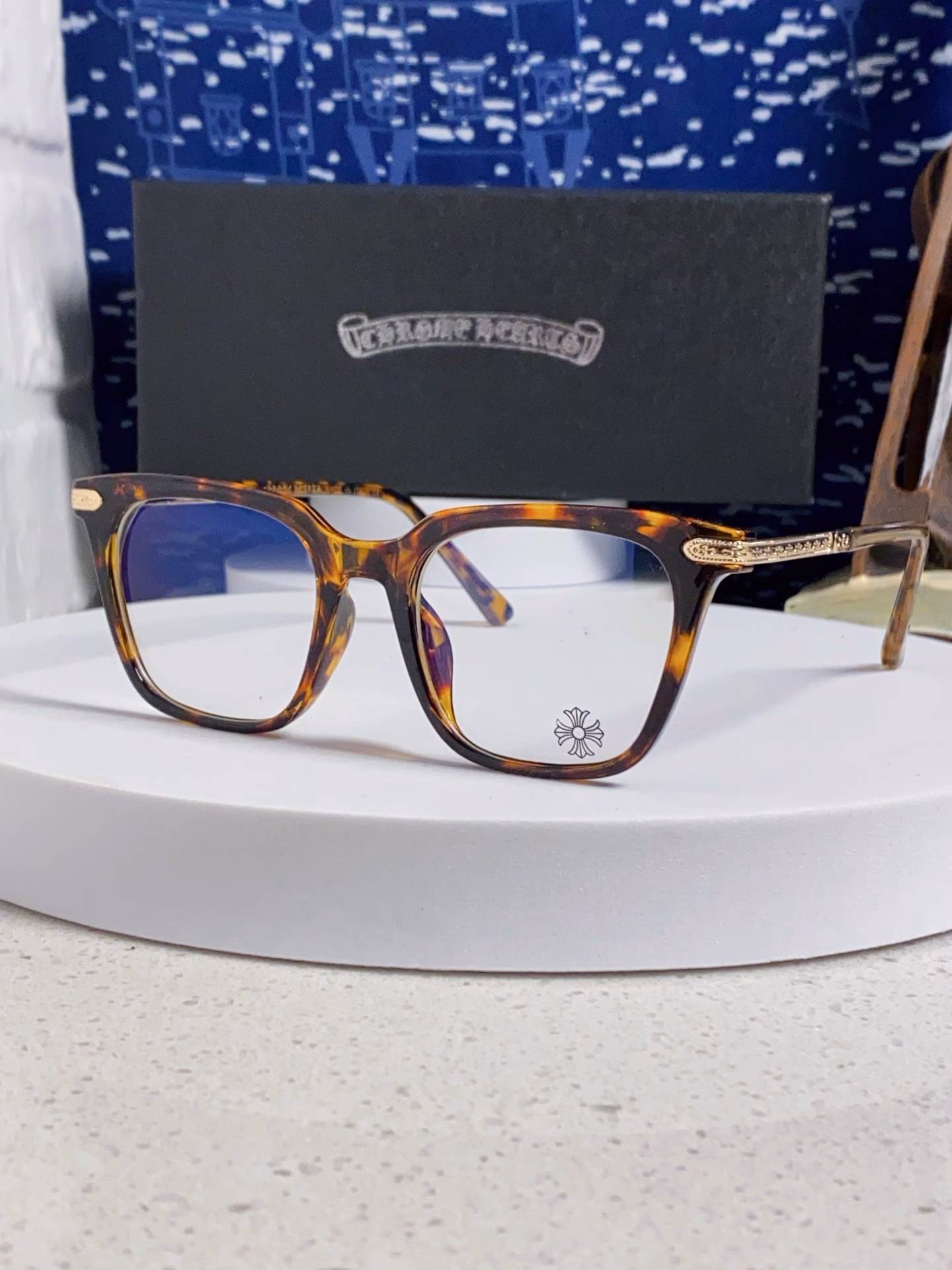 ChromeHearts 2025's new no-makeup wonder black-framed glasses are suitable for both women and men, offering protection against myopia, blue light, radiation and eye care