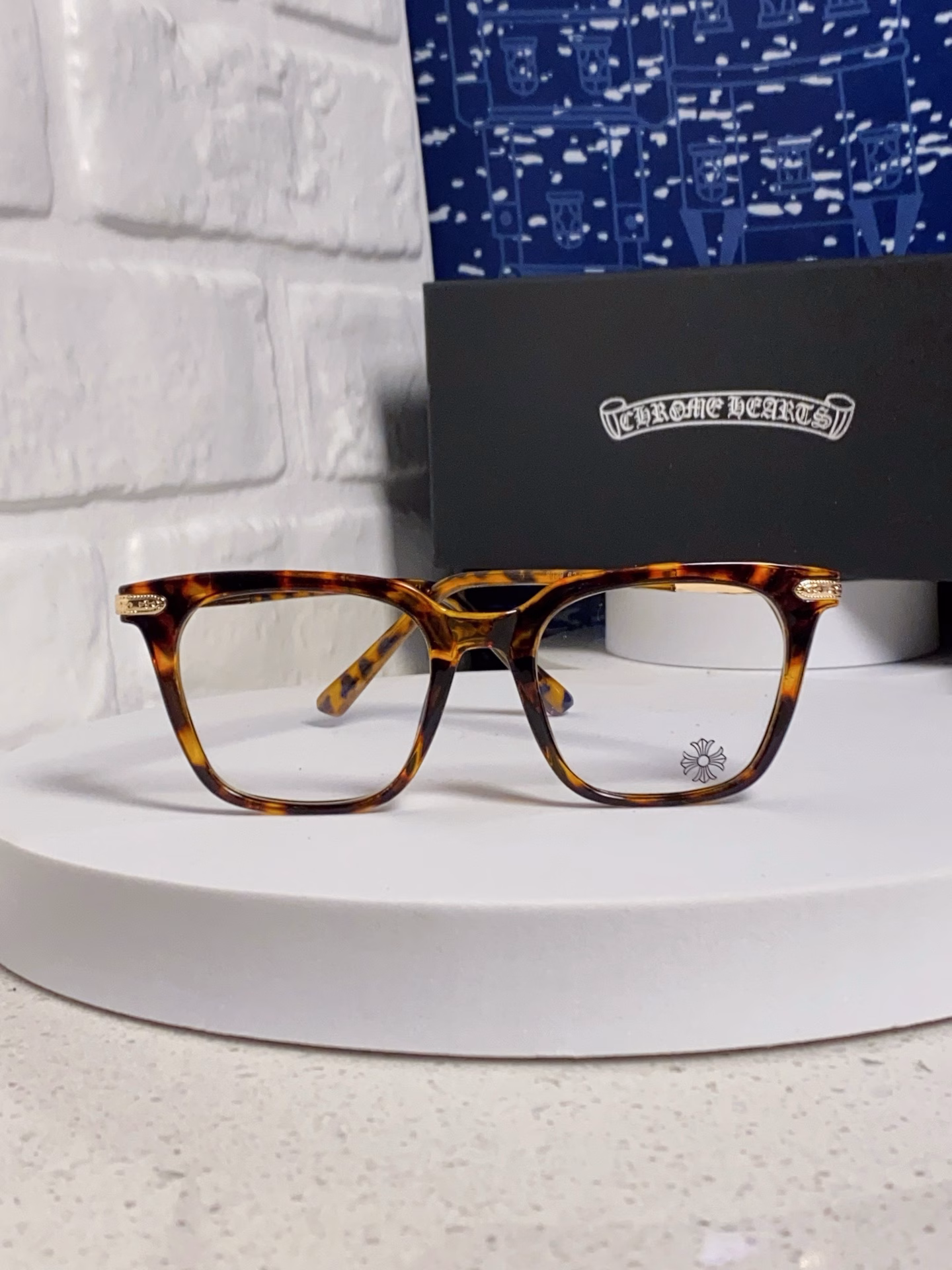 ChromeHearts 2025's new no-makeup wonder black-framed glasses are suitable for both women and men, offering protection against myopia, blue light, radiation and eye care