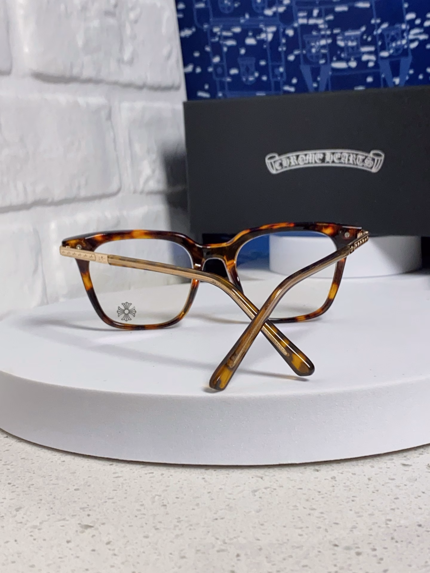 ChromeHearts 2025's new no-makeup wonder black-framed glasses are suitable for both women and men, offering protection against myopia, blue light, radiation and eye care