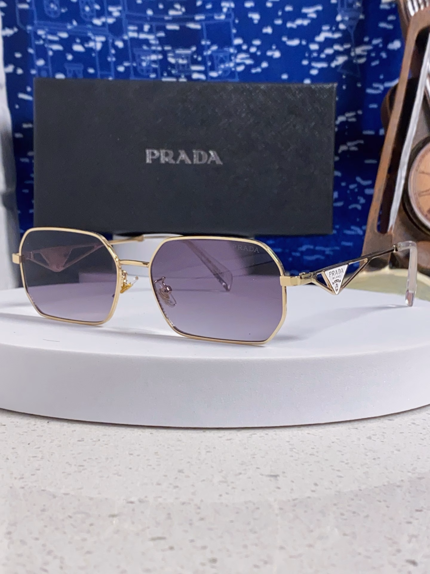 Prada's 2025 new casual couple sunglasses, UV-protective sunglasses for women universal in Europe and America, and fashionable sports glasses for both men and women