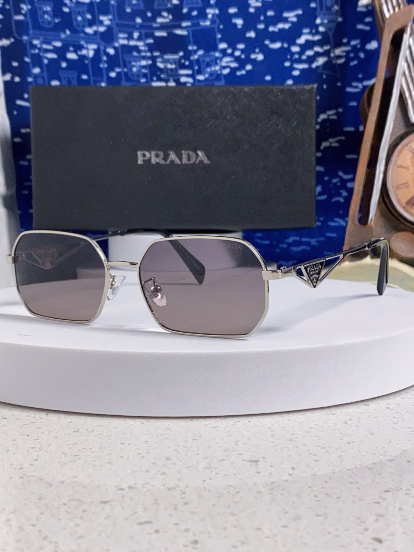 Prada's 2025 new casual couple sunglasses, UV-protective sunglasses for women universal in Europe and America, and fashionable sports glasses for both men and women