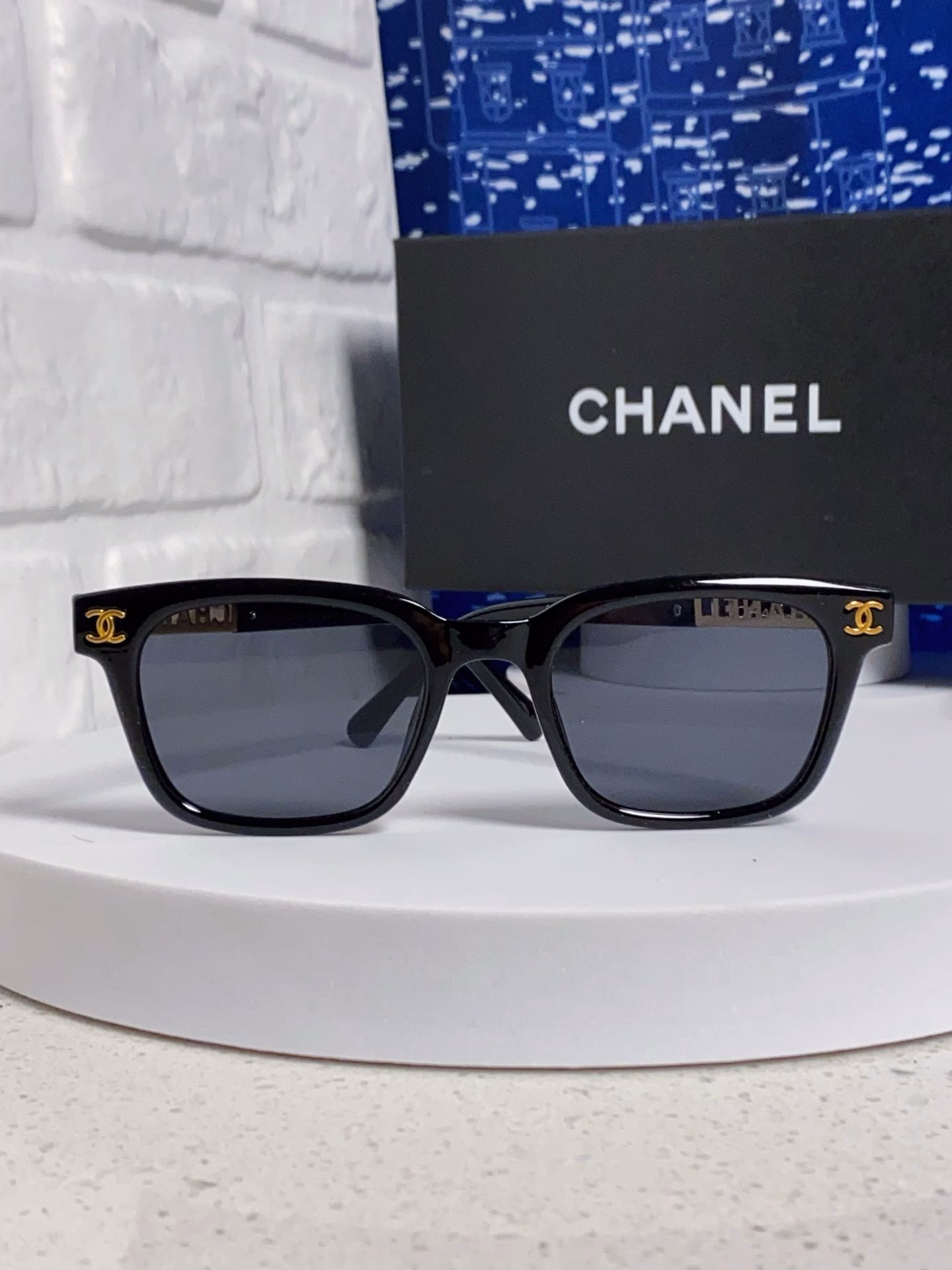 Chanel's 2025 new retro Chanel-style glasses, a black-framed no-makeup magic tool for myopic men and women, and a small anti-blue light sunglasses frame