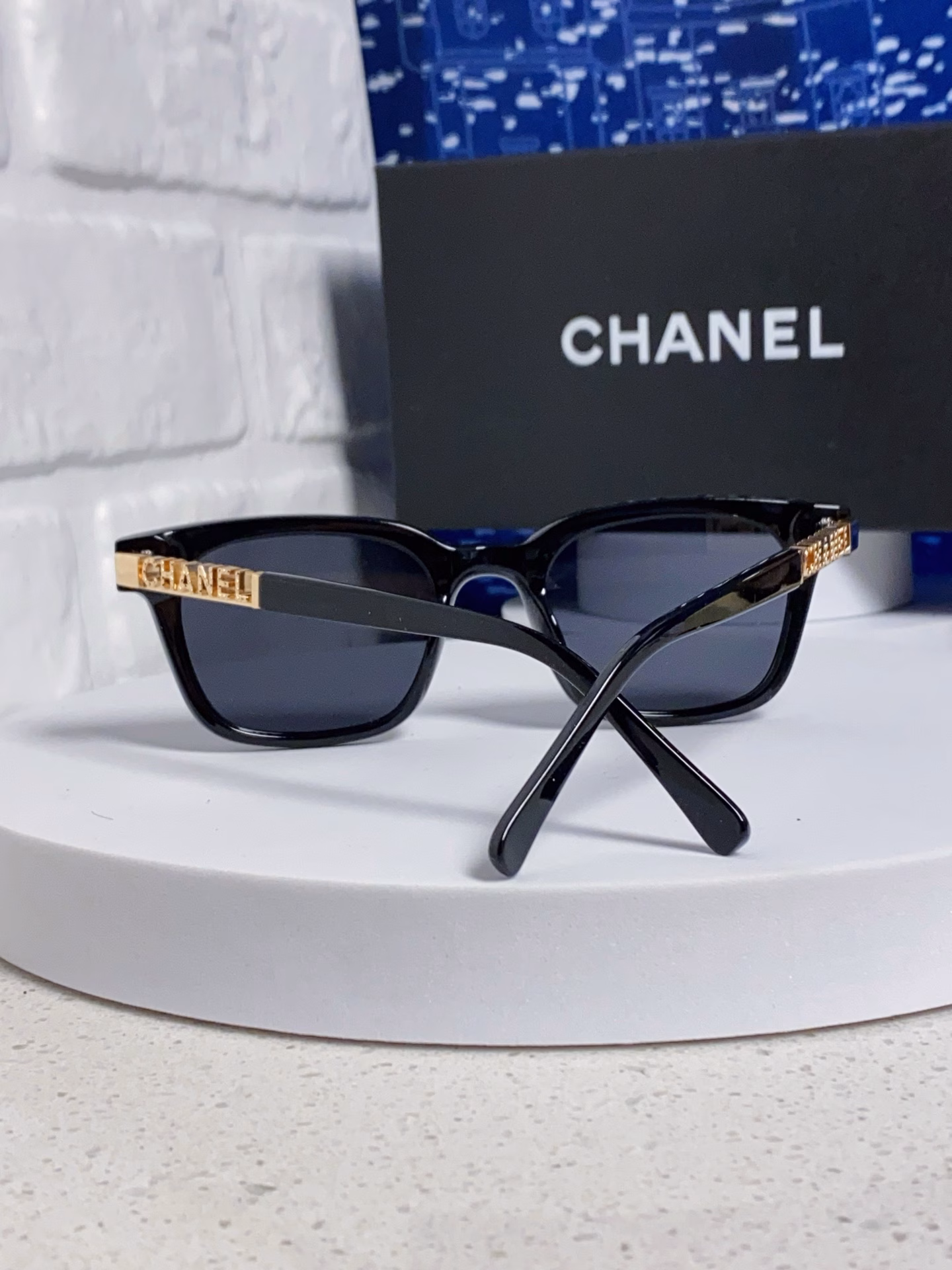 Chanel's 2025 new retro Chanel-style glasses, a black-framed no-makeup magic tool for myopic men and women, and a small anti-blue light sunglasses frame