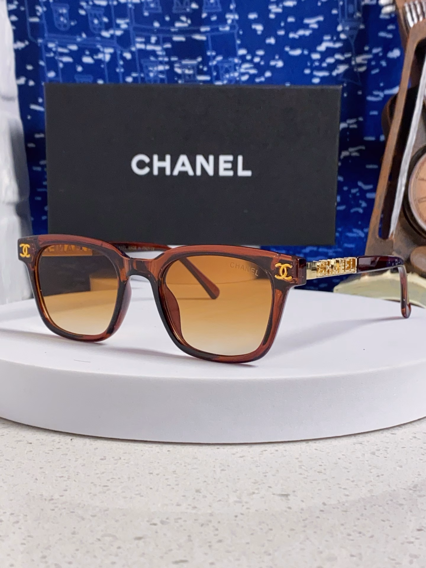 Chanel's 2025 new retro Chanel-style glasses, a black-framed no-makeup magic tool for myopic men and women, and a small anti-blue light sunglasses frame