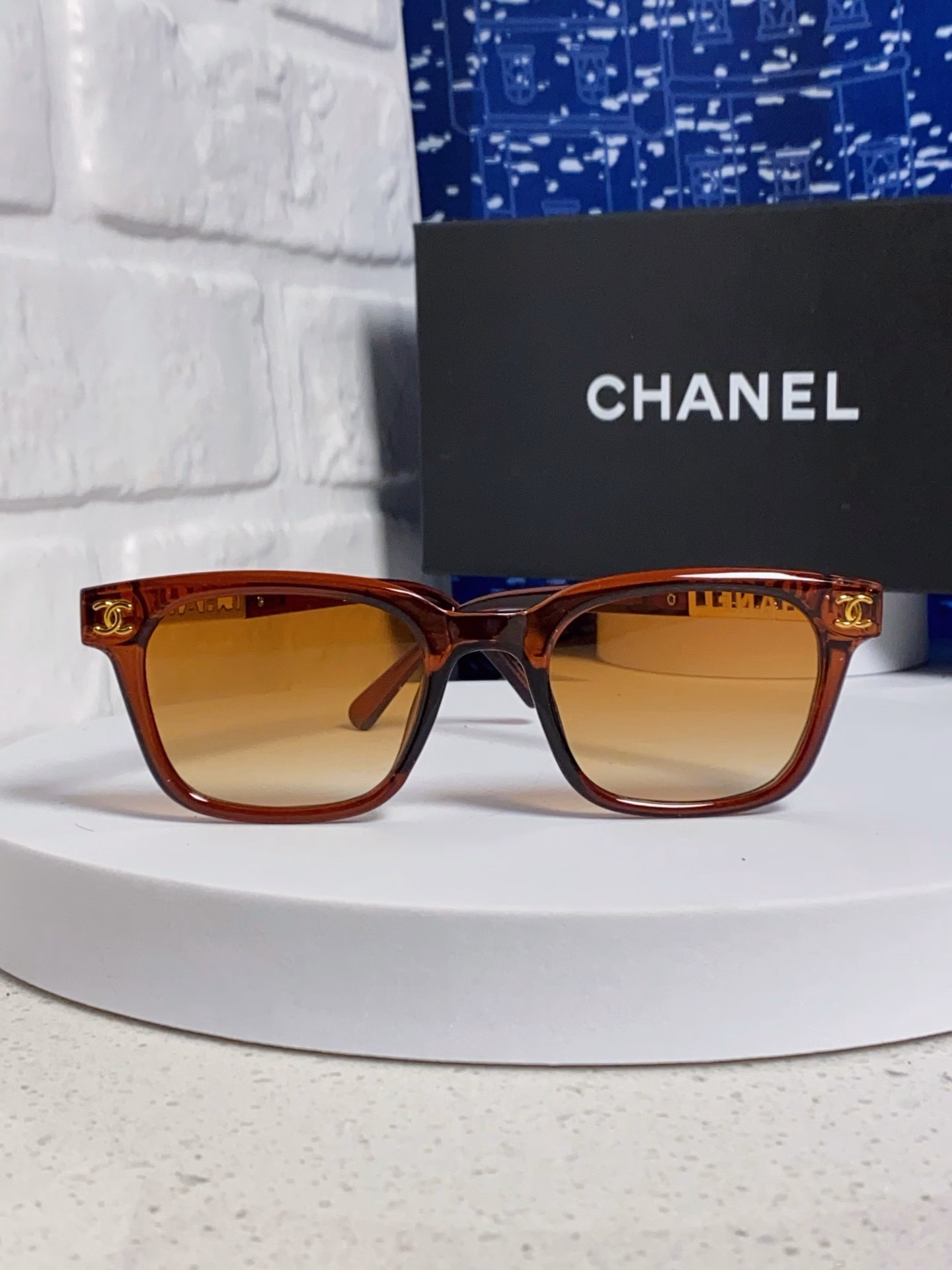 Chanel's 2025 new retro Chanel-style glasses, a black-framed no-makeup magic tool for myopic men and women, and a small anti-blue light sunglasses frame