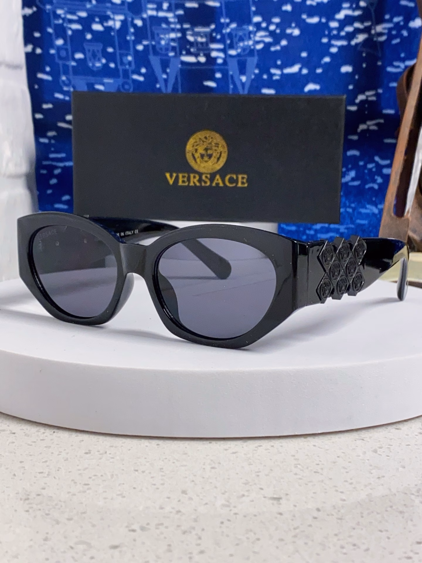 Versace 2025 European and American fashion headshot women's personalized multi-sided suneyes European Station Internet celebrity avant-garde selfie sun-protective sunglasses