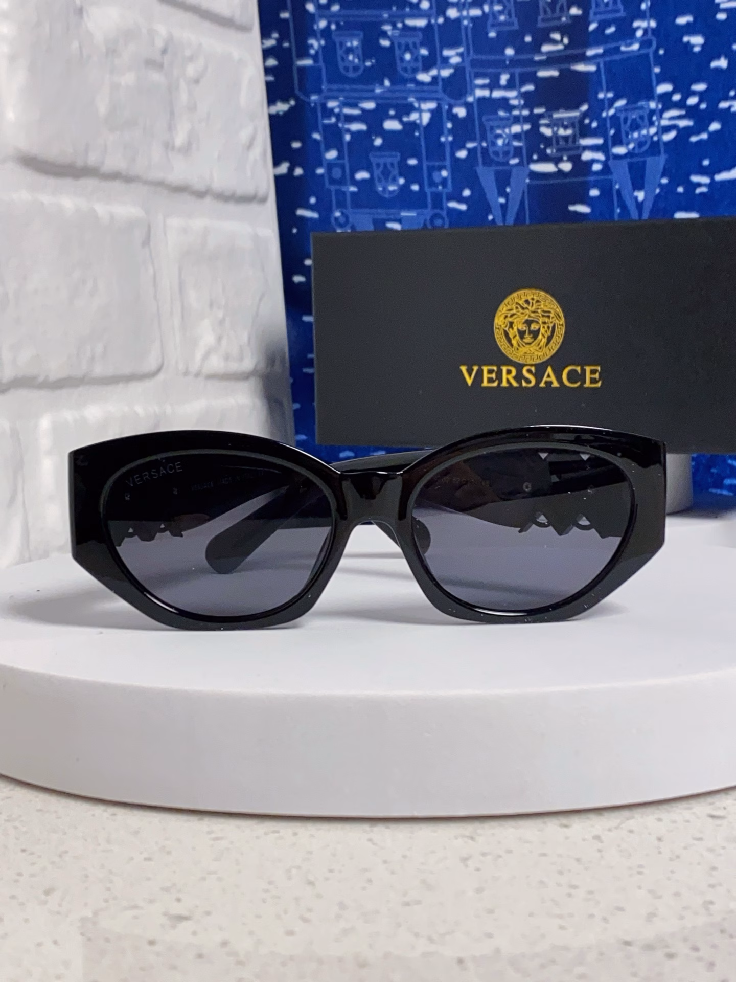 Versace 2025 European and American fashion headshot women's personalized multi-sided suneyes European Station Internet celebrity avant-garde selfie sun-protective sunglasses