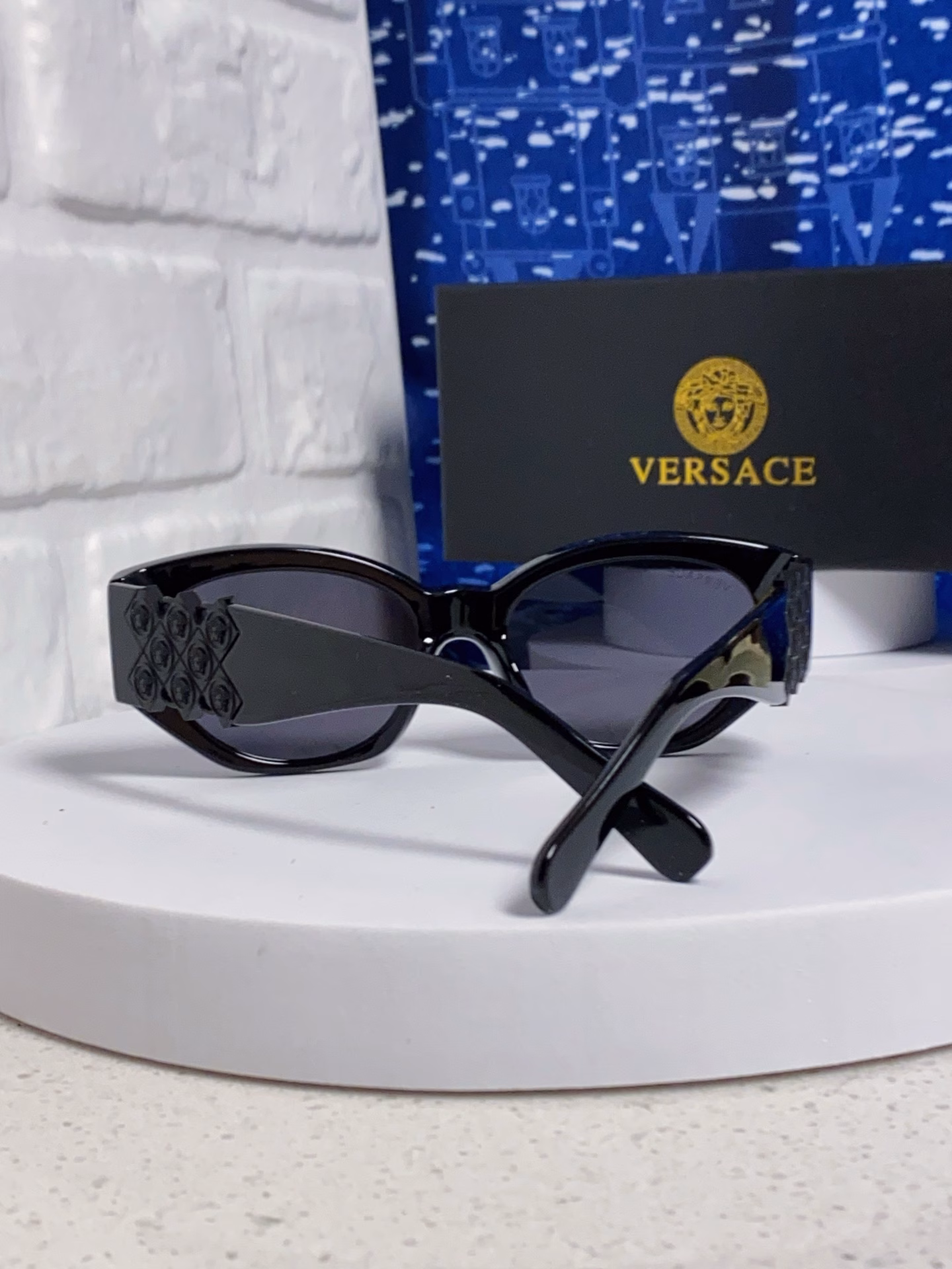 Versace 2025 European and American fashion headshot women's personalized multi-sided suneyes European Station Internet celebrity avant-garde selfie sun-protective sunglasses