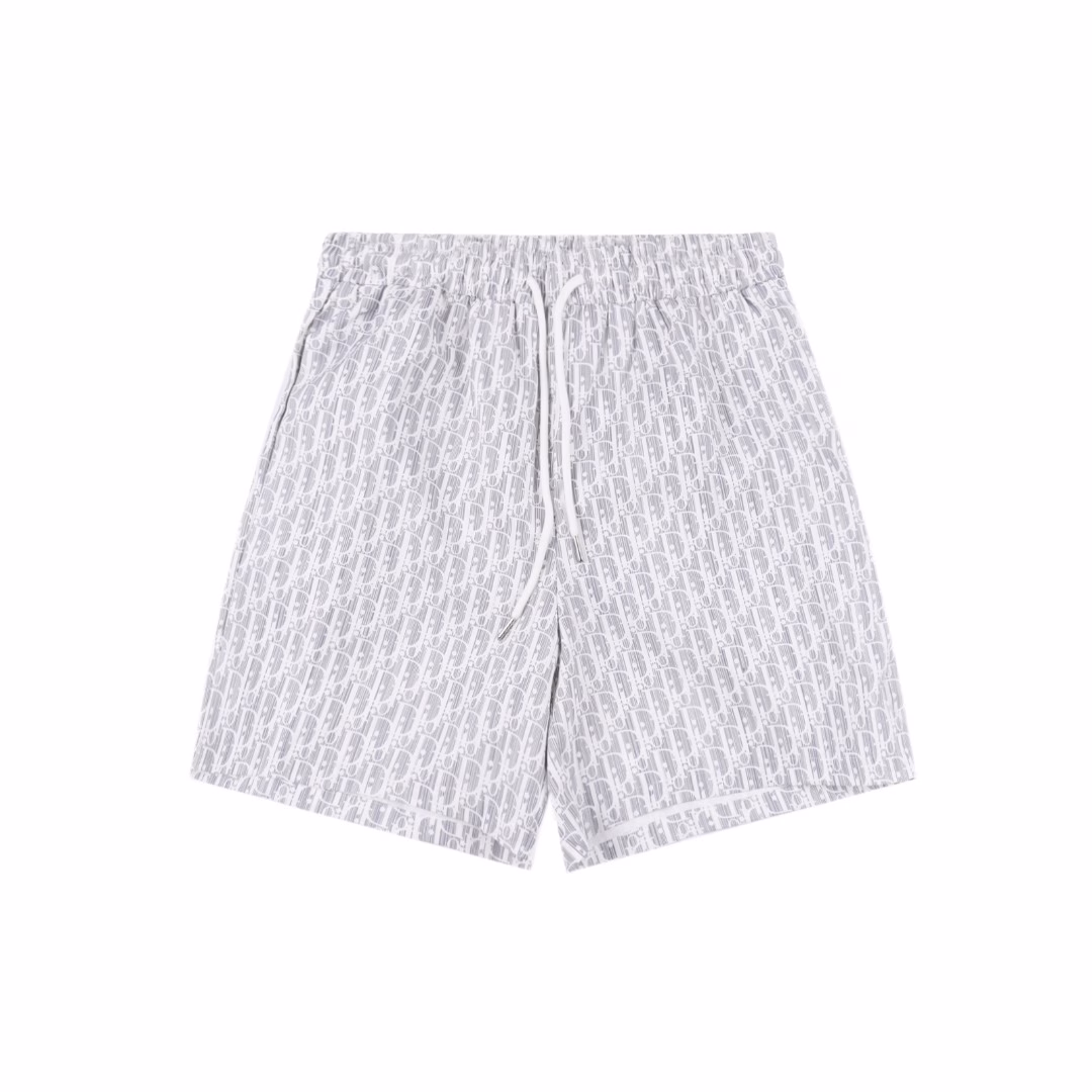 Dior 24ss Full Print beach shortsThe CD full-print shorts are made of imported high-count and high-density all-cotton woven fabric. The full-body embossed pattern elements are printed by German original imported digital direct printing machinery. After printing, a penetration process is carried out. Special infrared positioning is used for pattern matching to restore the original pattern matching effect