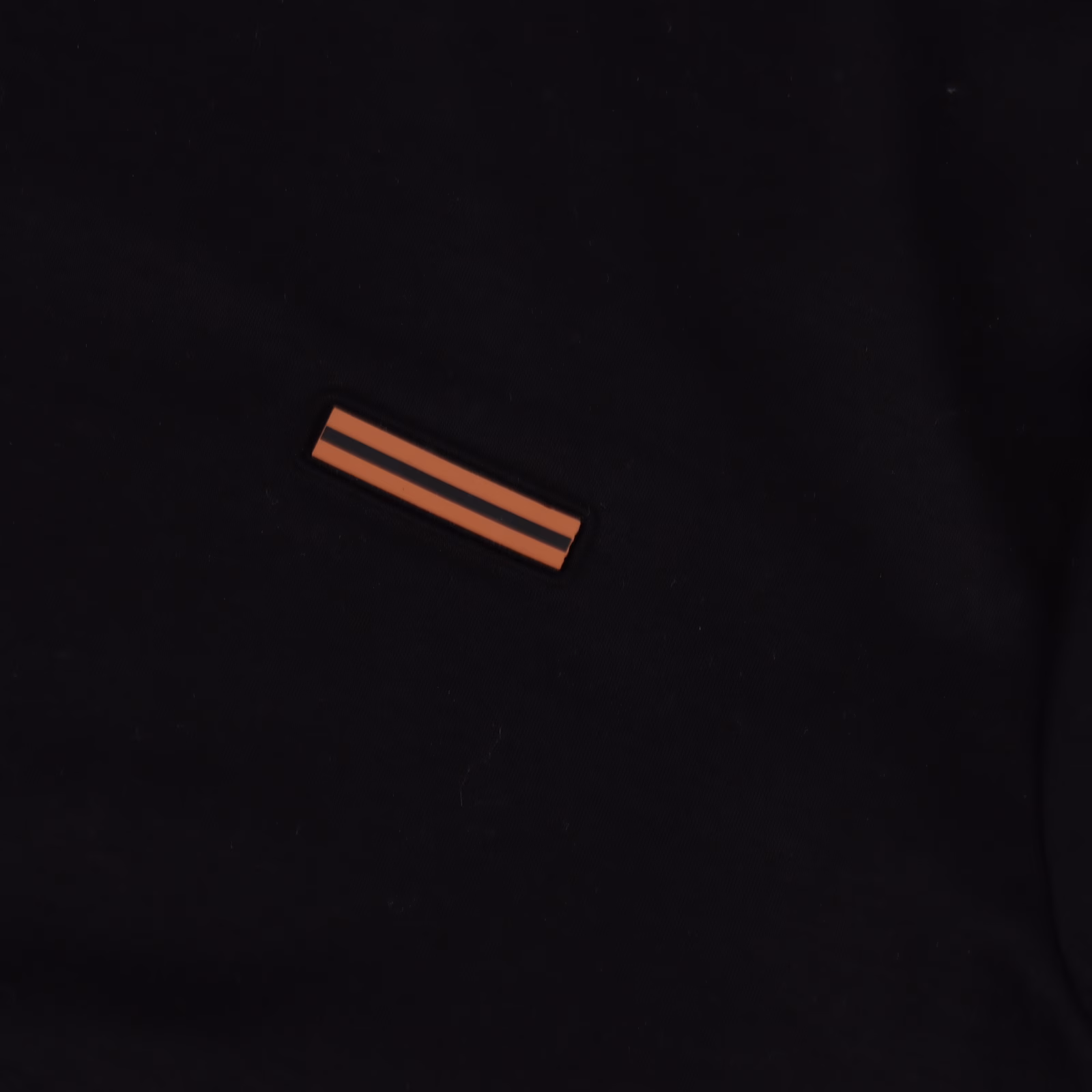 Zegna classic logo short sleeveThe new summer edition of the 25 summer skin-loving liquid ammonia silk soft cotton luxury short-sleeved T-shirt restores the exclusive raw materials and craftsmanship of Tsuen Wan. It is soft and comfortable to wear, moisture-absorbent and breathable, more soft and glutinous, more delicate and more textured. The fabric surface is flat and tight, with clear texture and good stiffness. At the same time, the drape and comfort are also stronger. The yarn count is high, and the structure is firm and stable. It has good resilience, is not easy to slack off or deform when worn, has good water wash stability, is durable and not easy to deform, and is more convenient to maintain. It is smooth and comfortable, with a perfect body feel. The texture is fine and smooth, and it has a cool body feel. It is made of two raw materials and undergoes five processes and 25 sets of complex techniques to produce a high-tech fabric. It adopts the new high-frequency oscillation method and largely solves the problem of dark floating fibers This T-shirt is easier to maintain. It undergoes no less than three post-processing and ready-to-wear inspections. The three-dimensional ironed collar is made of this fabric and features a thickened and densified Yisha signature color-blocking woven strap. It is wear-resistant and does not deform after machine washing! Let you experience the true 