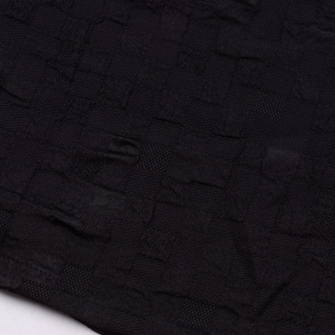 LOUIS VUITTON LV checkered jacquard suit short-sleeved shirtGenuine purchase, custom-made LV checkered bubble texture fabric, 75D interlining, custom-made fabric, positioning cutting bed, custom-made accessories, fitted silhouette