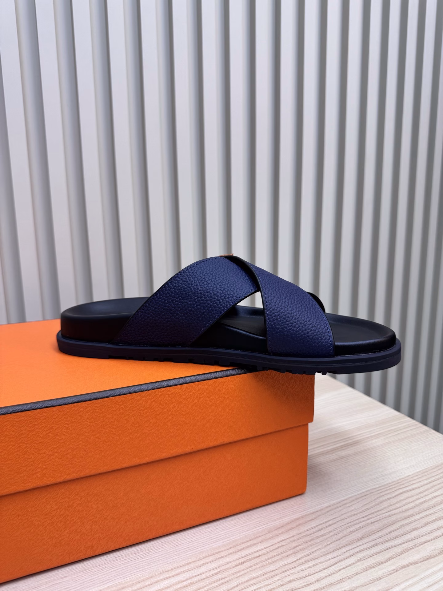Hermes 🐎 The hottest couple pair of uncle sandals/the latest hardware buckle sandals and slippers, with all kinds of colorful socks, are super trendy!