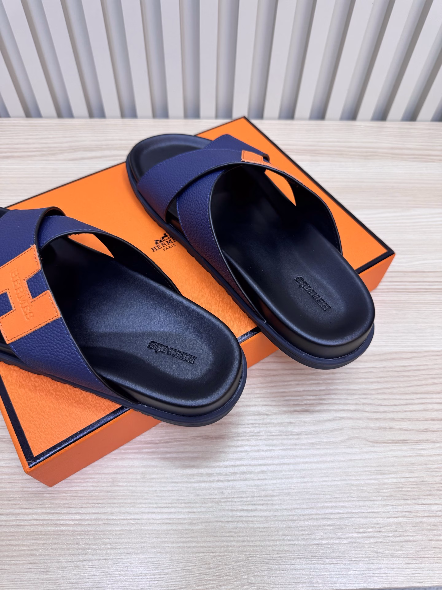 Hermes 🐎 The hottest couple pair of uncle sandals/the latest hardware buckle sandals and slippers, with all kinds of colorful socks, are super trendy!