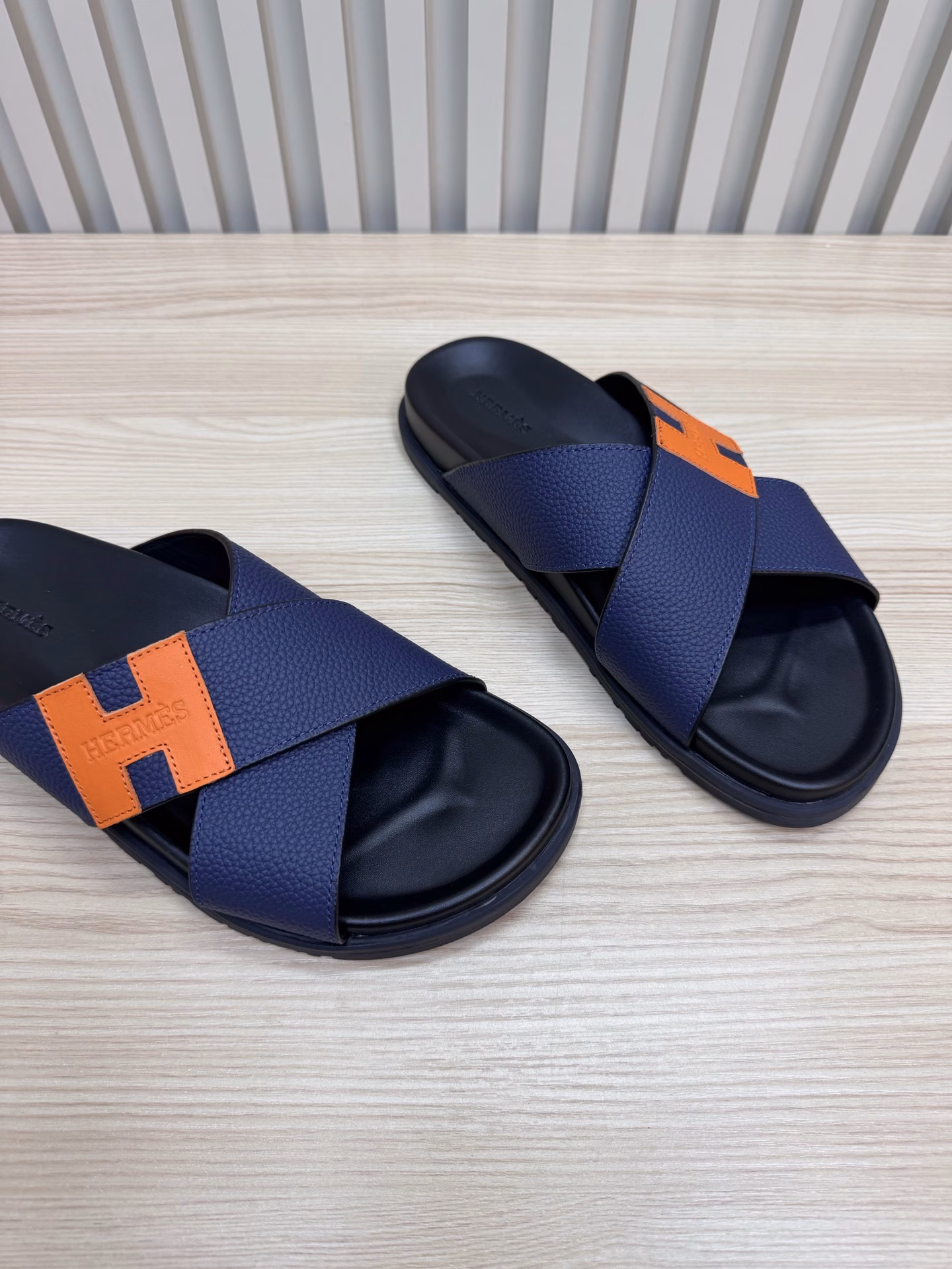 Hermes 🐎 The hottest couple pair of uncle sandals/the latest hardware buckle sandals and slippers, with all kinds of colorful socks, are super trendy!