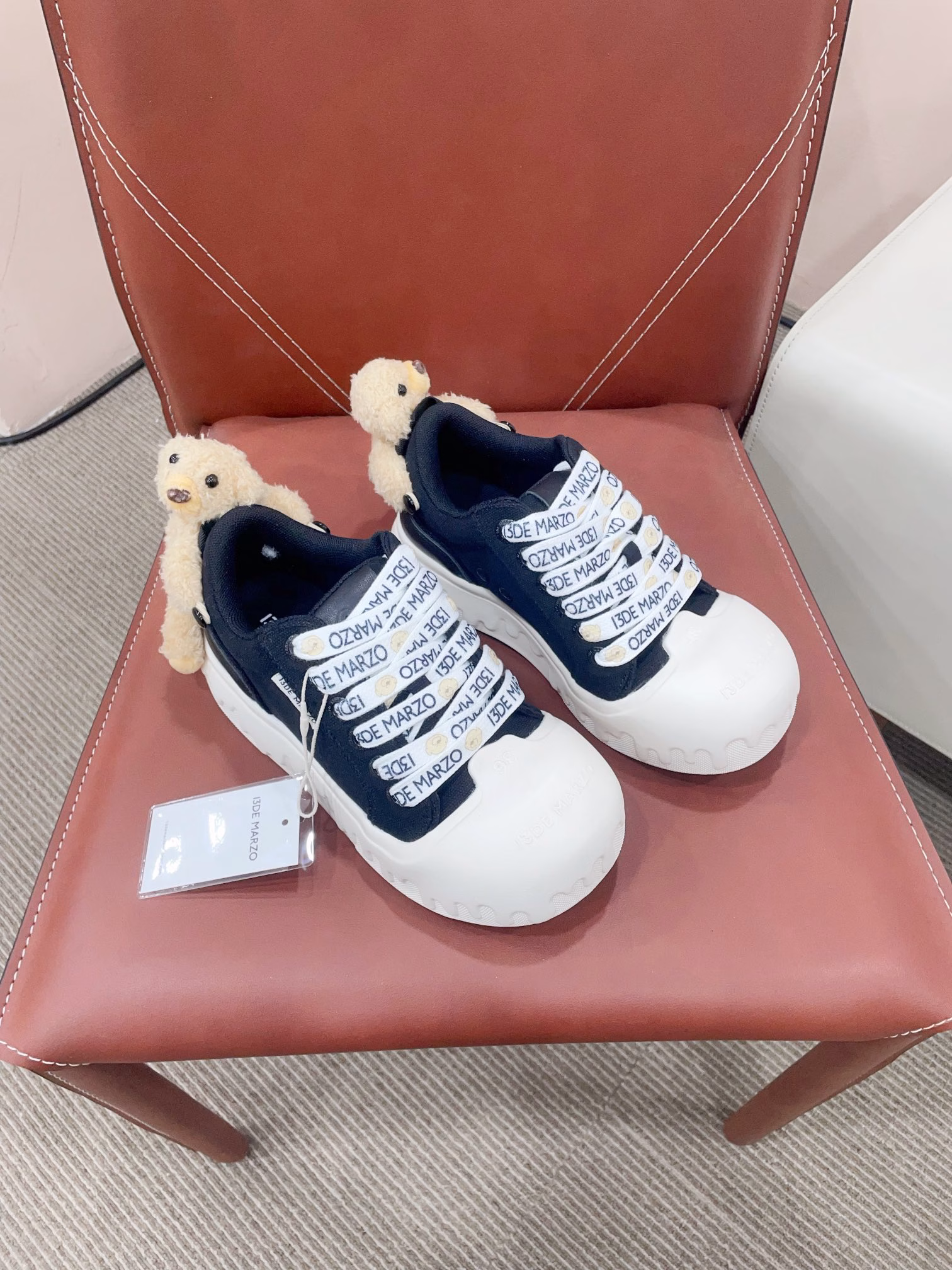 13DEMARZ* Niche streetwear ✅24ss new stereoscopic doll dissolving canvas shoesThe three-dimensional bear doll dissolving canvas shoes feature a unique dissolving design, making every step full of funThe three-dimensional design of the little bear doll makes this pair of shoes stand out in the crowd and become the most eye-catching kid on the streetThe foam large toe sole is soft, cute and super light. It's a must-have for beauties