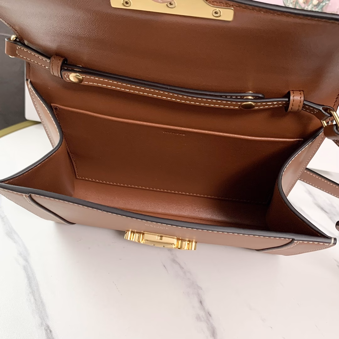TRIOMPHE Woc hot 〽️_ Dynamic French small bag _Autumn and winter essentials - Super Recommendation - The new generation of Triumph Buckle - Retro charm - An absolute daily favorite bag
