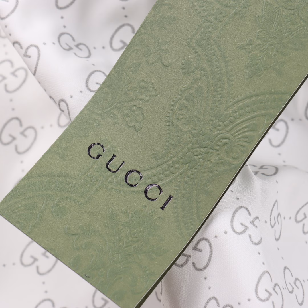 Gucci 25ss beach shorts fully printed with logoExquisitely crafted woven fabric, custom-made hardware, fine workmanship, first-class texture, excellent drape, enjoy the cool moments of summer and the beach!