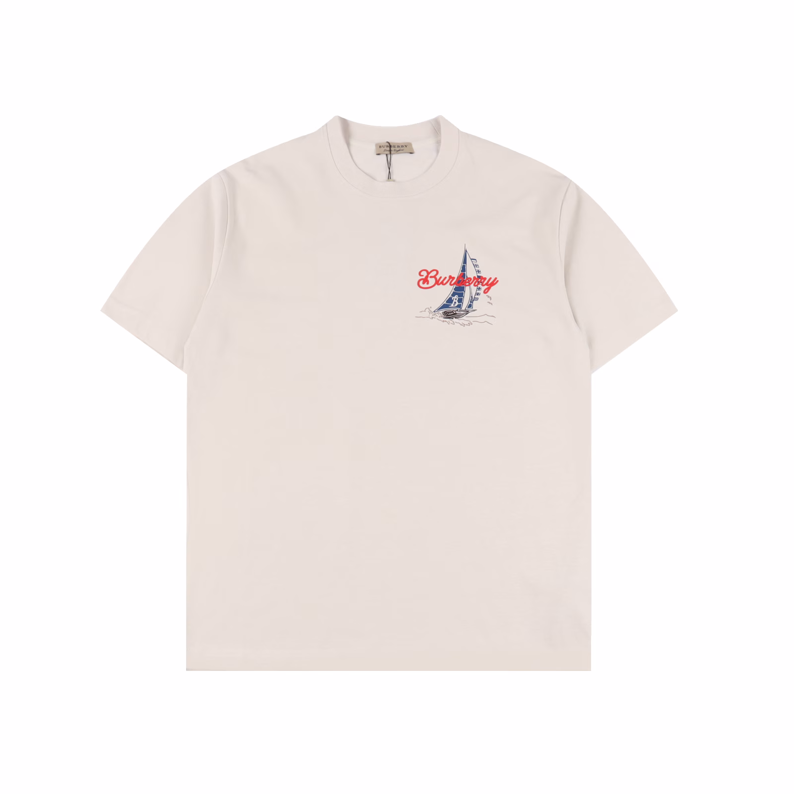Burberry 25ss sailboat print short sleeveBurberry's new T-shirt is made of high-weight pure cotton, eliminating the embarrassment of static electricity. It is comfortable and breathable. Inspired by the spirit of navigation, the brand's signature sailboat print is incorporated into the new T-shirt design, paying tribute to the British adventure tradition. The sailboat pattern is derived from the brand's historical archives, recreating the adventurous spirit of the 