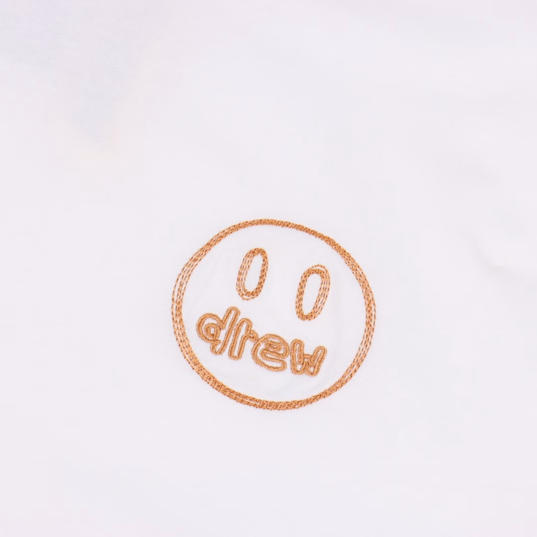 Loose short-sleeved T-shirts for both men and women with the smiley face embroidered letter Logo of Drew HouseThe embroidery technique of smiling face letters on the chestThe fabric is made of 32-count high-weight 280-gram double-yarn combed cotton fabric