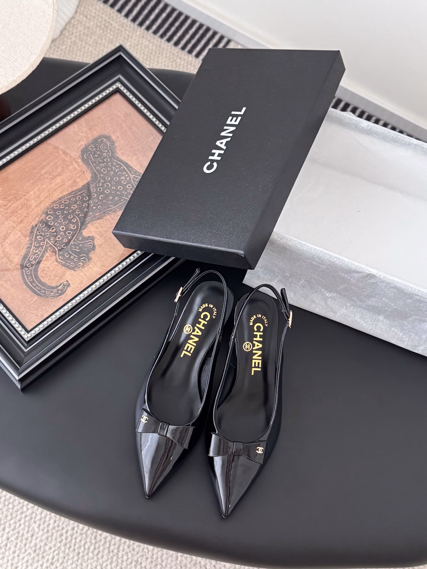 Chanel 25C new pointed-toe single shoesAmazing Mary Jane collection 🔥 It 's hard not to loveThe upper is made of silk, the inner lining is sheepskin, and the outsole is genuine leatherOriginal mold opening hardware