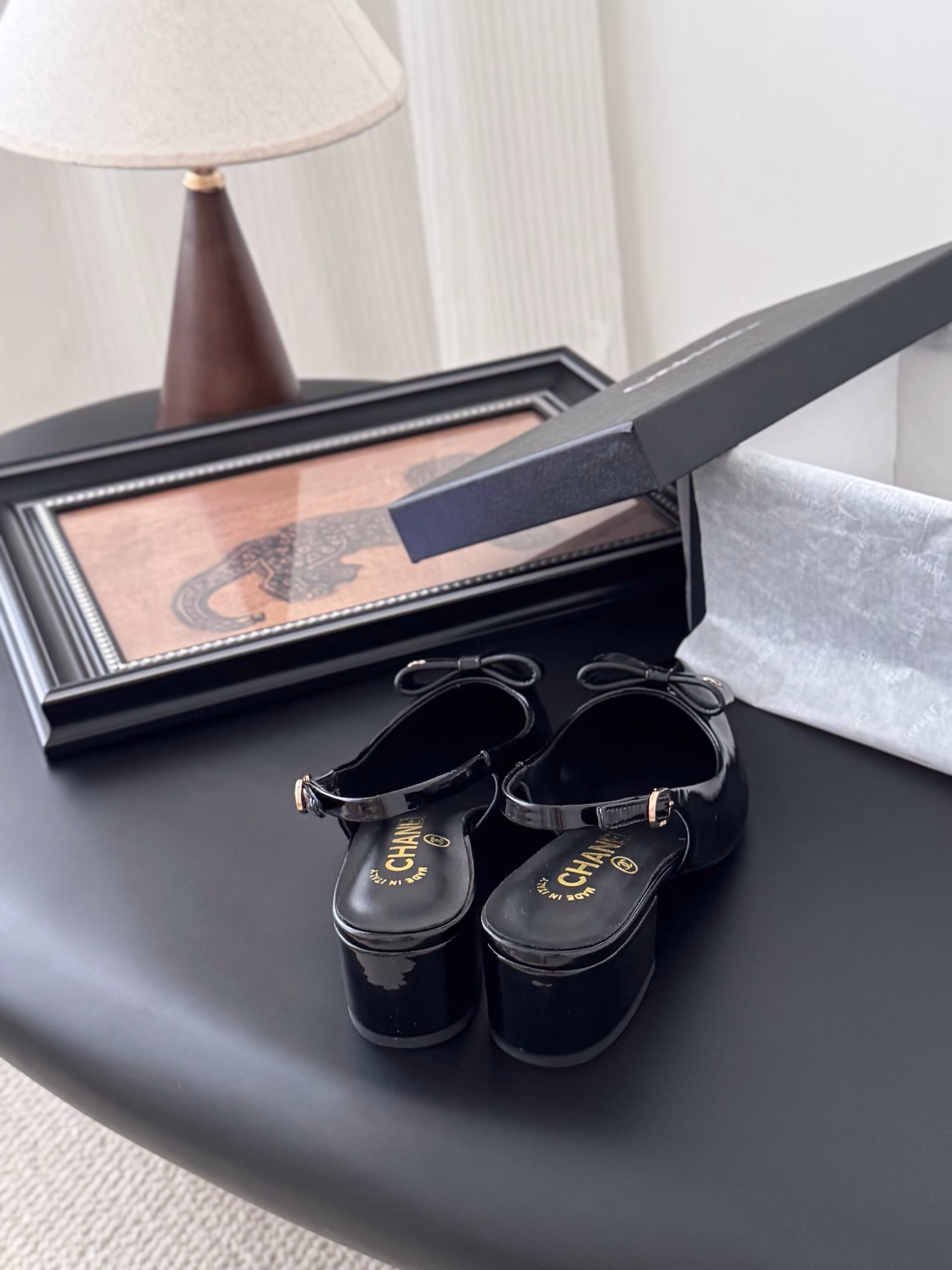 Chanel 25C new pointed-toe single shoesAmazing Mary Jane collection 🔥 It 's hard not to loveThe upper is made of silk, the inner lining is sheepskin, and the outsole is genuine leatherOriginal mold opening hardware