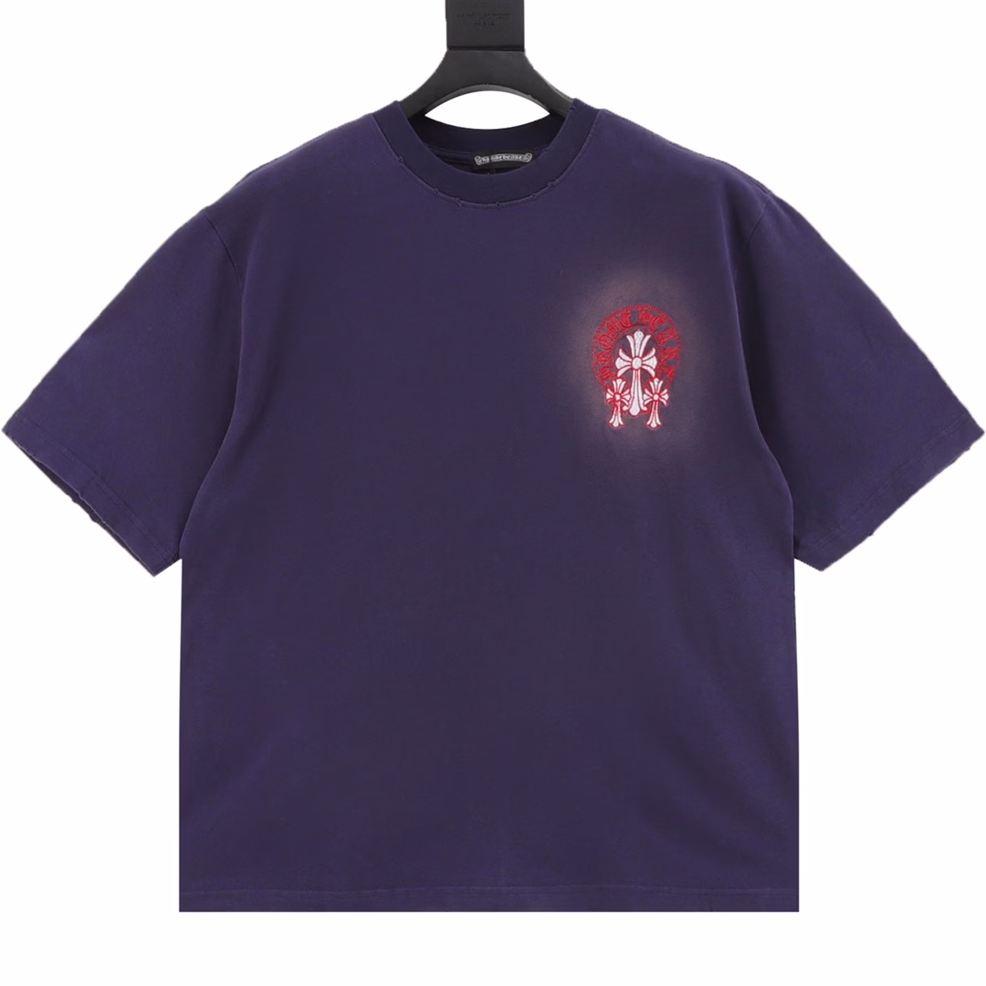 Kloxin 25ss Red Label Cross applied-embroidered washed perforated short-sleeved T-shirtThe private custom-made collection for the runway show features a full set of aged laser embossed custom-made 300g double-gauze fabricThe American-style acid-washed aged original fabric is laser-burned and embroidered with applioned fabric on the back. The letter embroidery makes it very comfortable to wearIt is low-key yet luxurious, looking very classy when worn. After heavy washing, the clothes are very soft and not picky about the wearerThe upper body is absolutely stylish and extremely luxurious. The original mold has passed the appraisal and the label is received100% silk washed water label original version tag with hanging rope sleeve hole alignment techniqueThe OS's loose and off-the-shoulder design makes it easy for any body type to wear