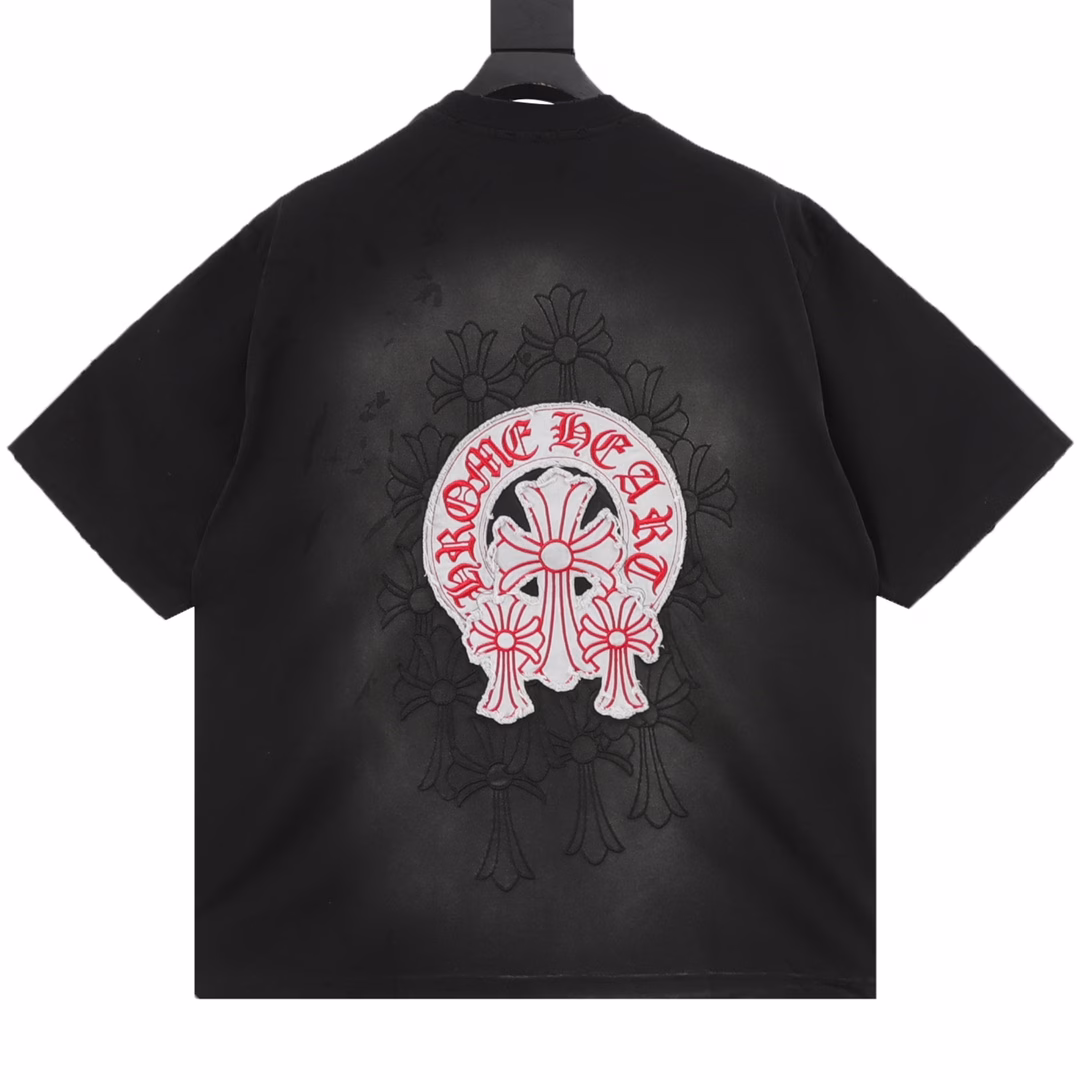 Kloxin 25ss Red Label Cross applied-embroidered washed perforated short-sleeved T-shirtThe private custom-made collection for the runway show features a full set of aged laser embossed custom-made 300g double-gauze fabricThe American-style acid-washed aged original fabric is laser-burned and embroidered with applioned fabric on the back. The letter embroidery makes it very comfortable to wearIt is low-key yet luxurious, looking very classy when worn. After heavy washing, the clothes are very soft and not picky about the wearerThe upper body is absolutely stylish and extremely luxurious. The original mold has passed the appraisal and the label is received100% silk washed water label original version tag with hanging rope sleeve hole alignment techniqueThe OS's loose and off-the-shoulder design makes it easy for any body type to wear
