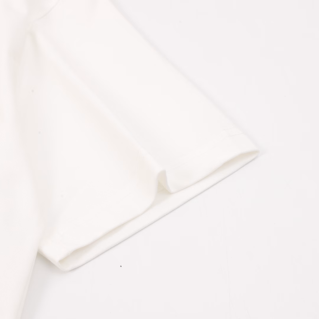 LOEWE rose pattern printed short sleeveThe fabric is made of high-ice-feel Sorona fabric. The front and back are treated with digital direct spray technology, giving a loose and casual wearing effect. It is a versatile style with all three labels. It is suitable for both men and women