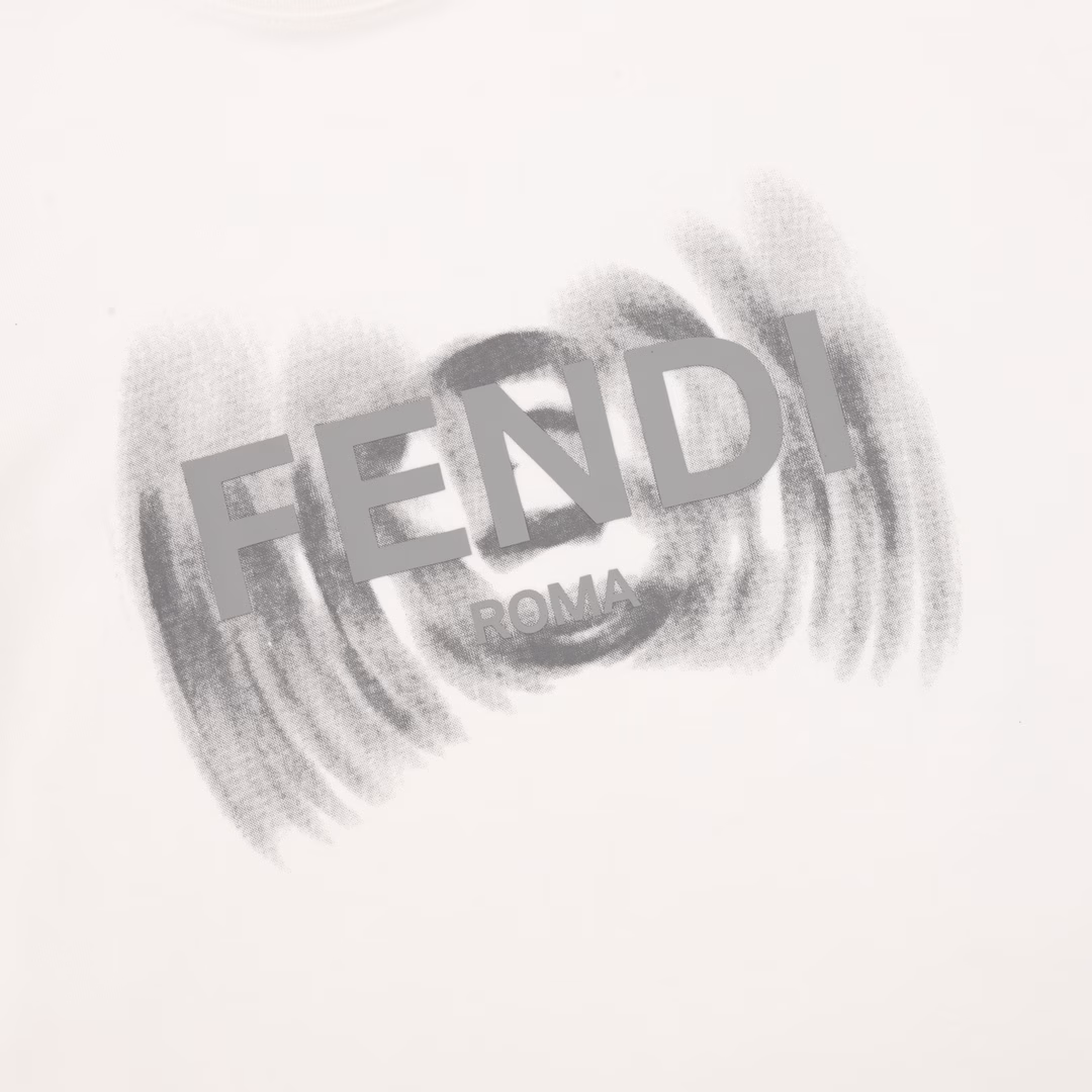 Fendi 25ss short-sleeved T-shirt with rendered letter logoMade of high-quality fabric, it can showcase your fashion taste and personality whether for daily wear or attending parties. This short-sleeved piece features a comfortable cut and a casual style, making it suitable for various occasions. Take advantage of the limited release and seize the opportunity to own this highly sought-after trendy item! Don't miss out! Buy now and become the focus of the fashion world!