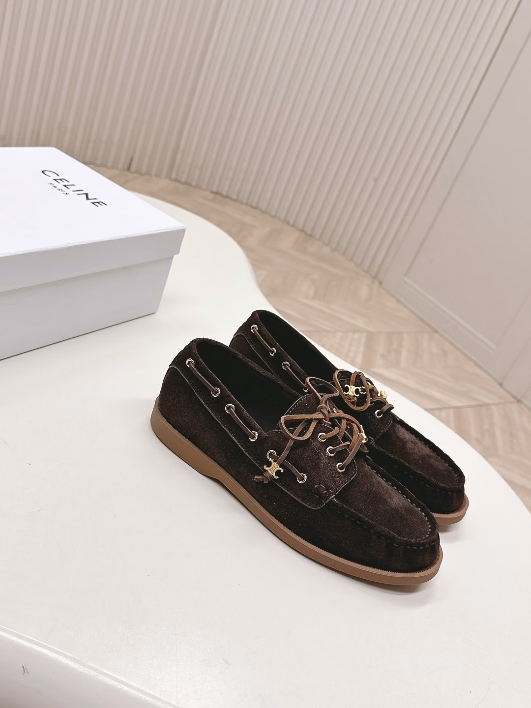 Celine 2025ss new flat retro lightweight loafers for drivingInternet-famous bestsellers are coming! Major influencers have been the first to experience it. Celine is a must-have product for influencers on Instagram. It has a very retro style, a powerful presence, a very novel design style, is high-end and very comfortable. Original 1:1 scale production! Absolute original order method!