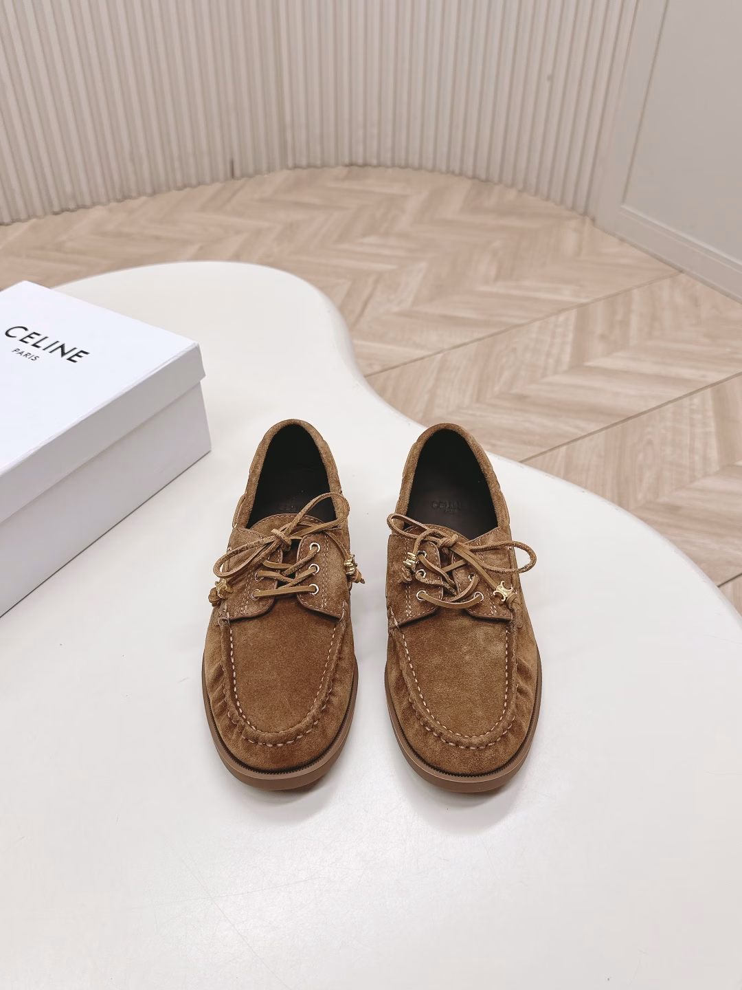 Celine 2025ss new flat retro lightweight loafers for drivingInternet-famous bestsellers are coming! Major influencers have been the first to experience it. Celine is a must-have product for influencers on Instagram. It has a very retro style, a powerful presence, a very novel design style, is high-end and very comfortable. Original 1:1 scale production! Absolute original order method!