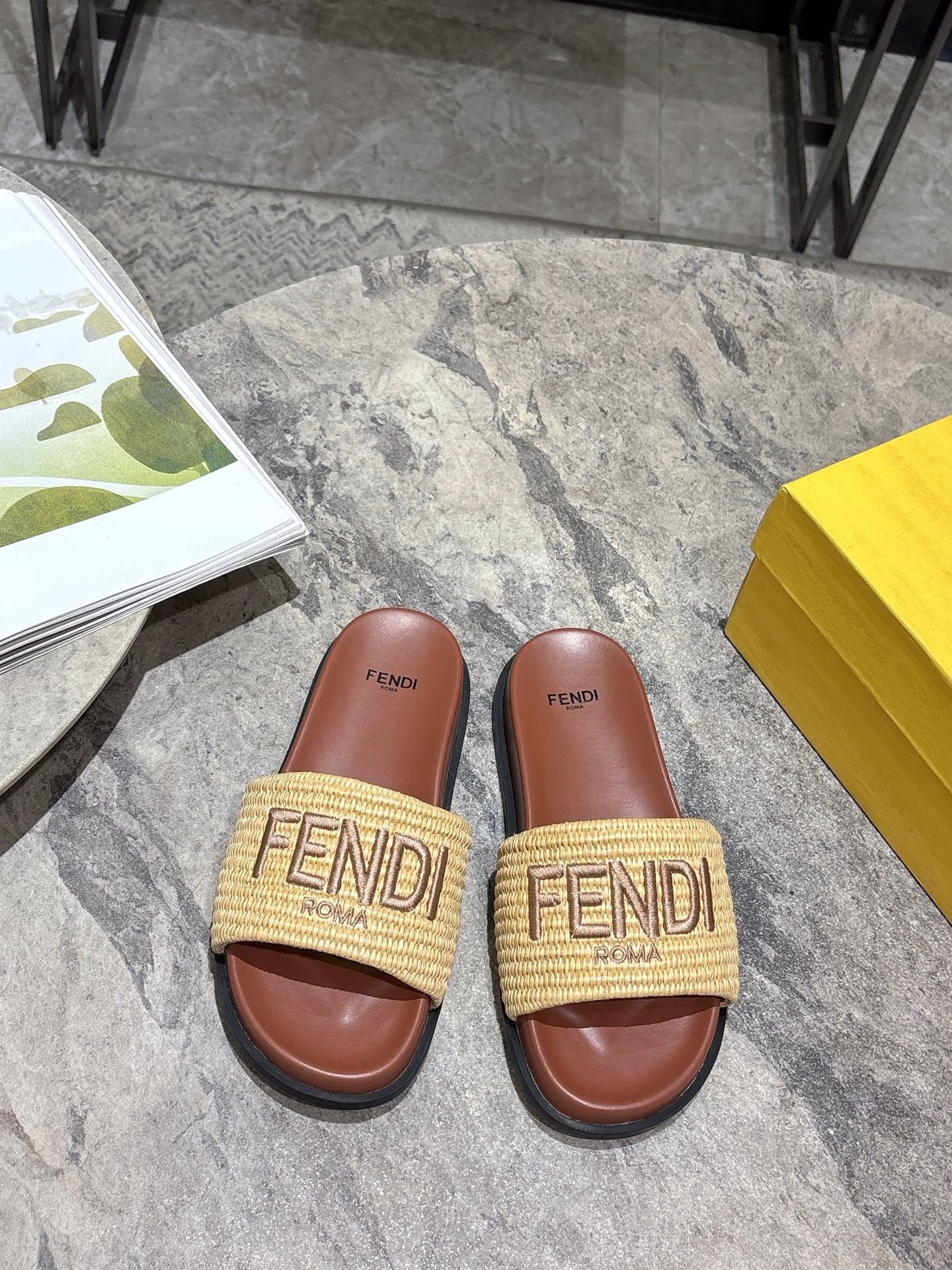 Fendi 2025 flat beach casual couple woven slippersThe classic embroidered logo design, combined with the FF Baguette decorative clasp and the rich and varied colors, embellishes the intellectual beauty with romance! ‼ ️ Whole shoes made from Zp, all custom-made materials, exclusive molded outsole, all custom-made details shipped, and the packaging made exactly like the original