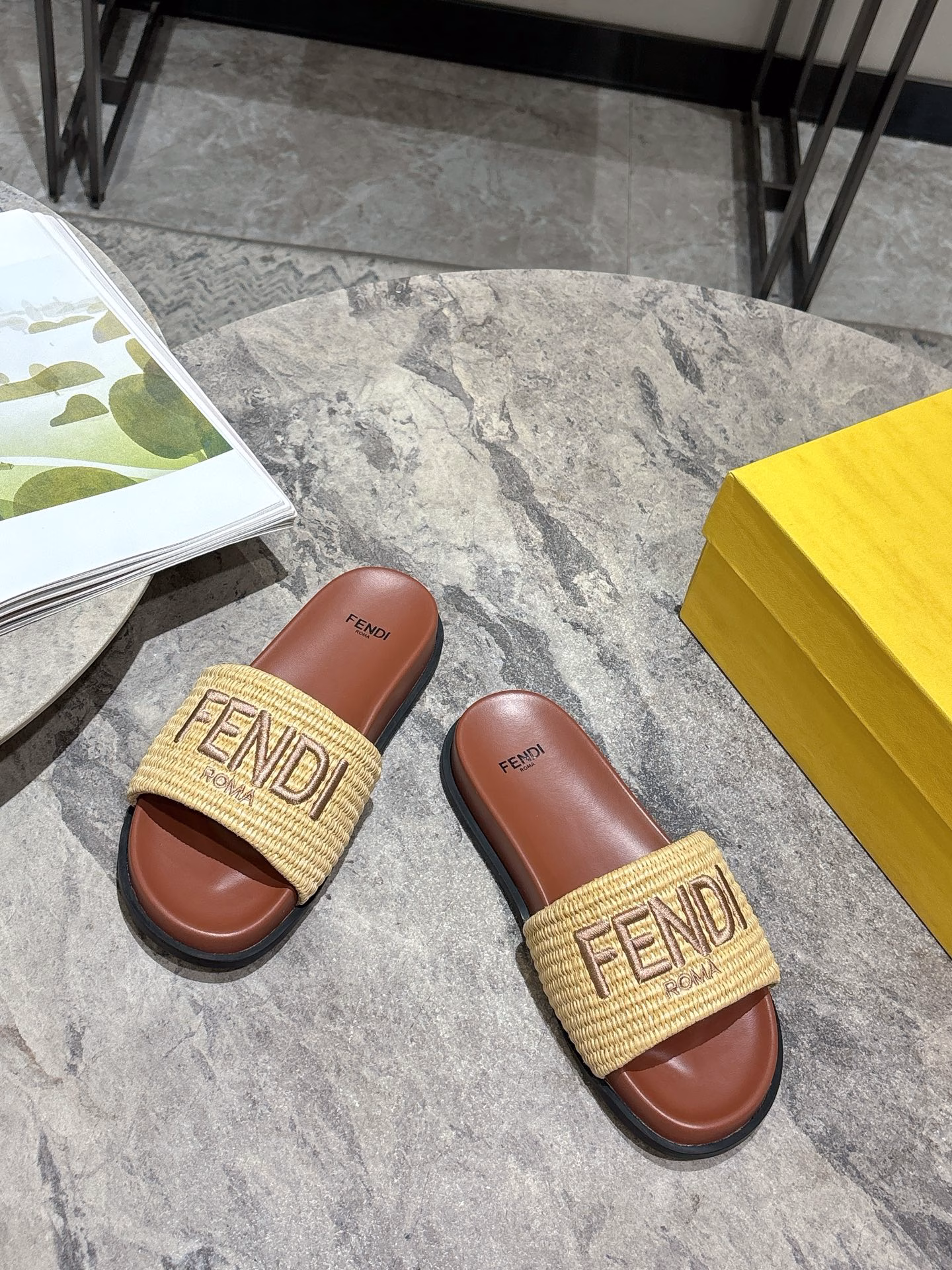 Fendi 2025 flat beach casual couple woven slippersThe classic embroidered logo design, combined with the FF Baguette decorative clasp and the rich and varied colors, embellishes the intellectual beauty with romance! ‼ ️ Whole shoes made from Zp, all custom-made materials, exclusive molded outsole, all custom-made details shipped, and the packaging made exactly like the original