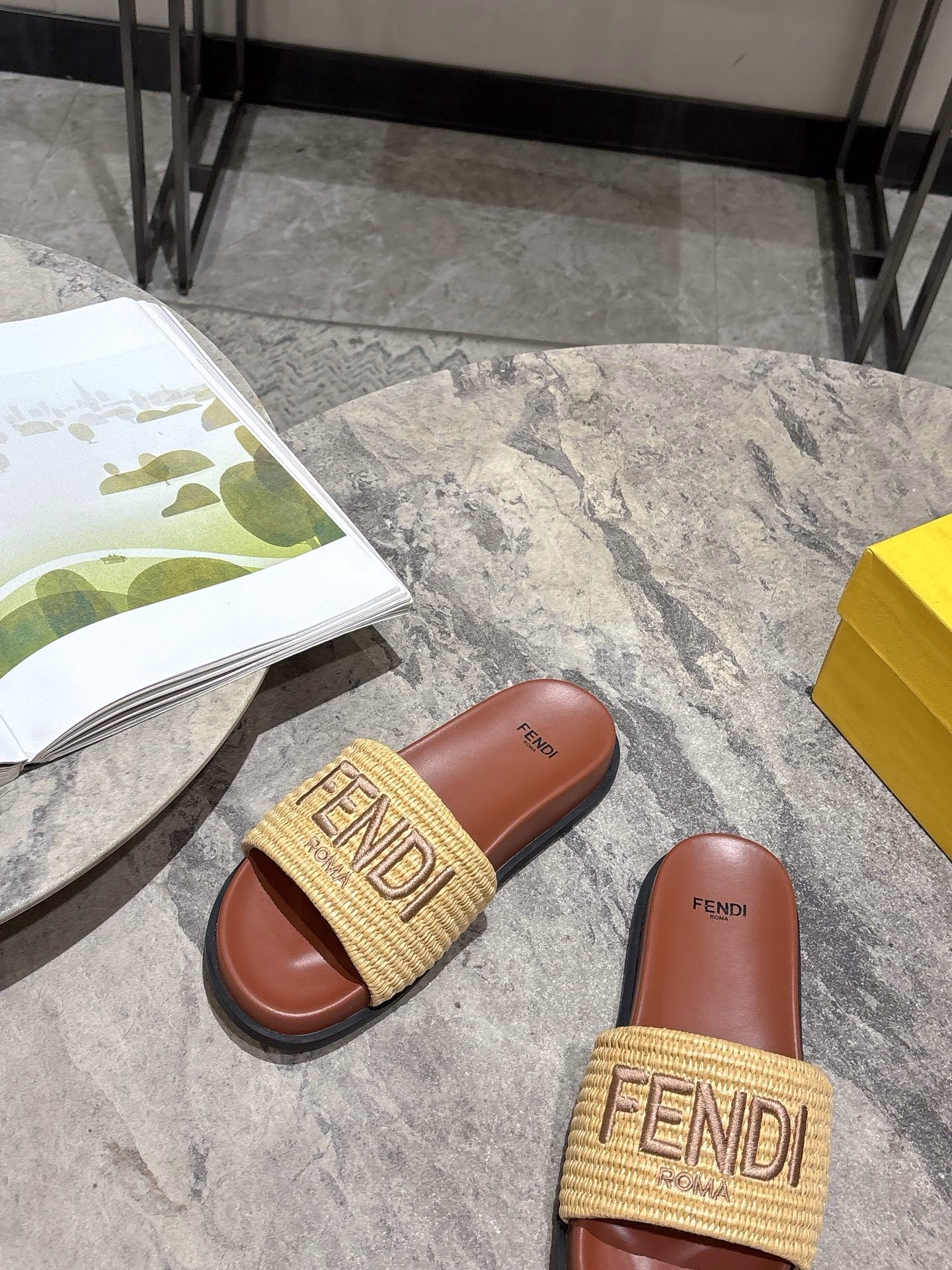 Fendi 2025 flat beach casual couple woven slippersThe classic embroidered logo design, combined with the FF Baguette decorative clasp and the rich and varied colors, embellishes the intellectual beauty with romance! ‼ ️ Whole shoes made from Zp, all custom-made materials, exclusive molded outsole, all custom-made details shipped, and the packaging made exactly like the original