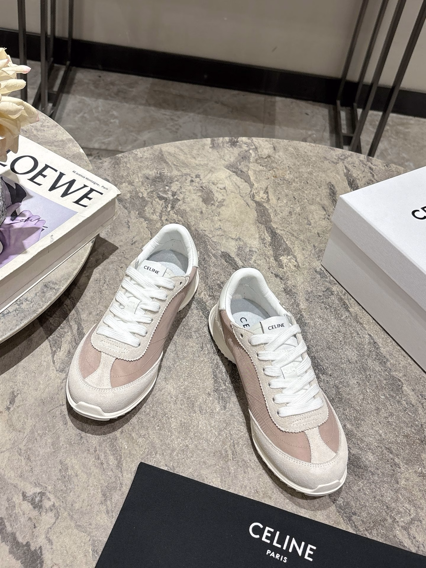 CELINE's latest Racer series of Gump shoes for spring and summer has been highly recommended by many celebrity fashion bloggers. The classic design of the Gump shoes will never go out of style Cool and versatile, it can perfectly match both sporty outfits and casual wear for daily outings, easily enhancing the overall look's texture. Moreover, the design of this pair of shoes fits your feet well, making walking less tiring. They are also breathable in spring and summer, preventing you from sweating. Whether you are shopping, traveling or exercising, it can be your best companion. The upper is made of high-gloss cowhide and breathable fabric