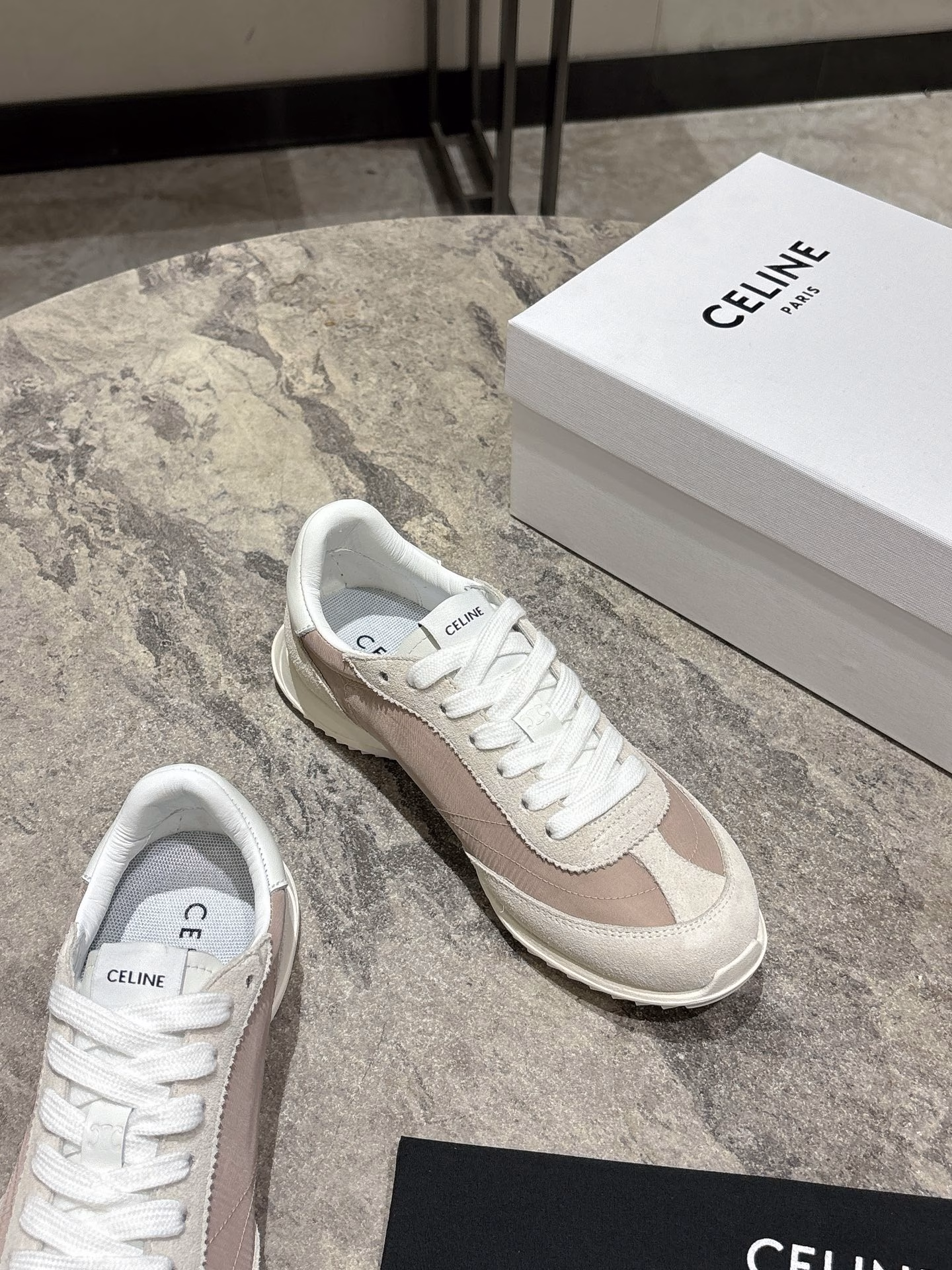 CELINE's latest Racer series of Gump shoes for spring and summer has been highly recommended by many celebrity fashion bloggers. The classic design of the Gump shoes will never go out of style Cool and versatile, it can perfectly match both sporty outfits and casual wear for daily outings, easily enhancing the overall look's texture. Moreover, the design of this pair of shoes fits your feet well, making walking less tiring. They are also breathable in spring and summer, preventing you from sweating. Whether you are shopping, traveling or exercising, it can be your best companion. The upper is made of high-gloss cowhide and breathable fabric