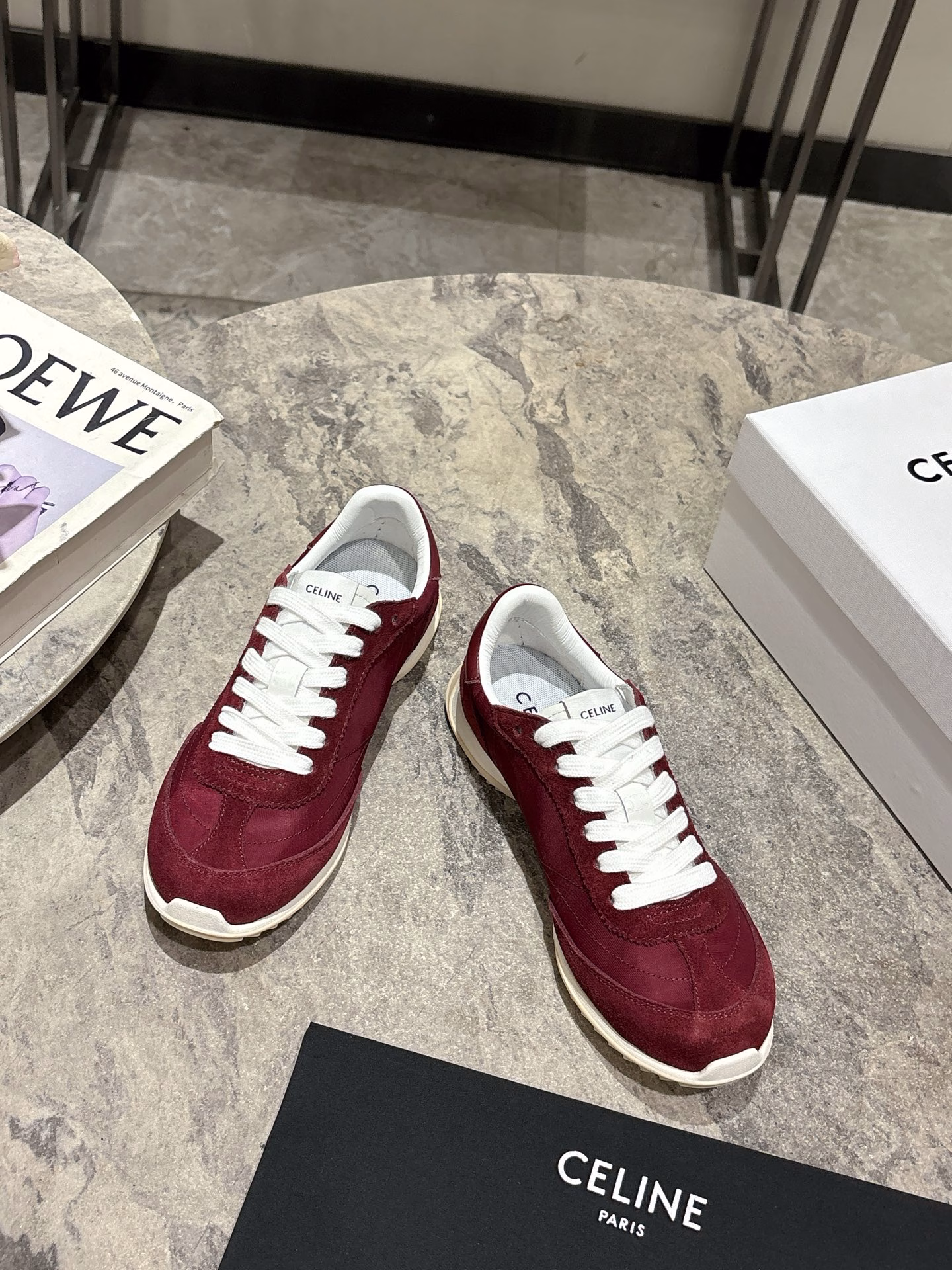 CELINE's latest Racer series of Gump shoes for spring and summer has been highly recommended by many celebrity fashion bloggers. The classic design of the Gump shoes will never go out of style Cool and versatile, it can perfectly match both sporty outfits and casual wear for daily outings, easily enhancing the overall look's texture. Moreover, the design of this pair of shoes fits your feet well, making walking less tiring. They are also breathable in spring and summer, preventing you from sweating. Whether you are shopping, traveling or exercising, it can be your best companion. The upper is made of high-gloss cowhide and breathable fabric